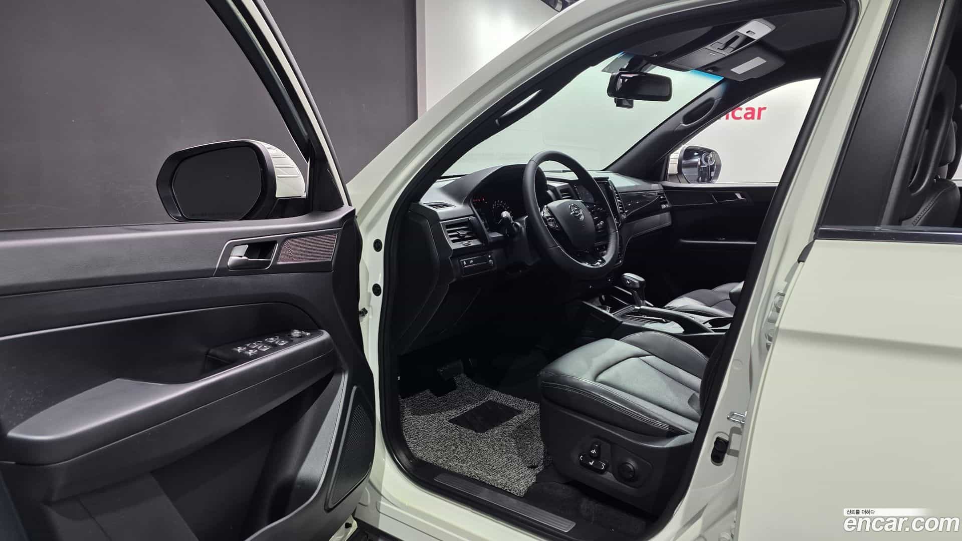 Rexton KG Mobility 2021.9-INNER-010