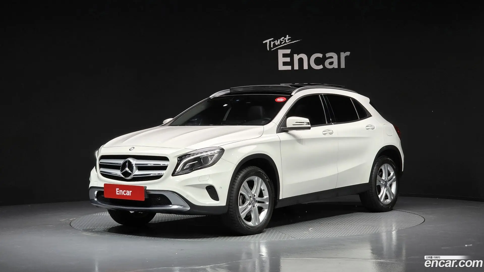Main__Slider__Photo:GLA-Class Mercedes-Benz 2017.2-0