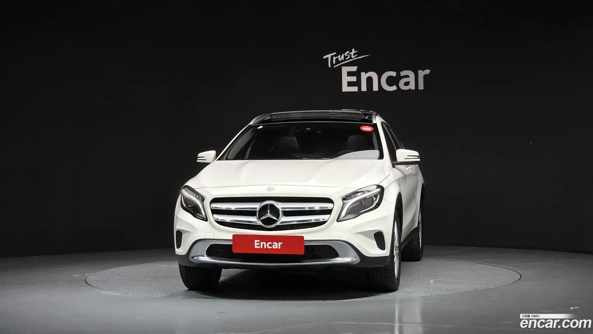 GLA-Class Mercedes-Benz 2017.2-OUTER-003