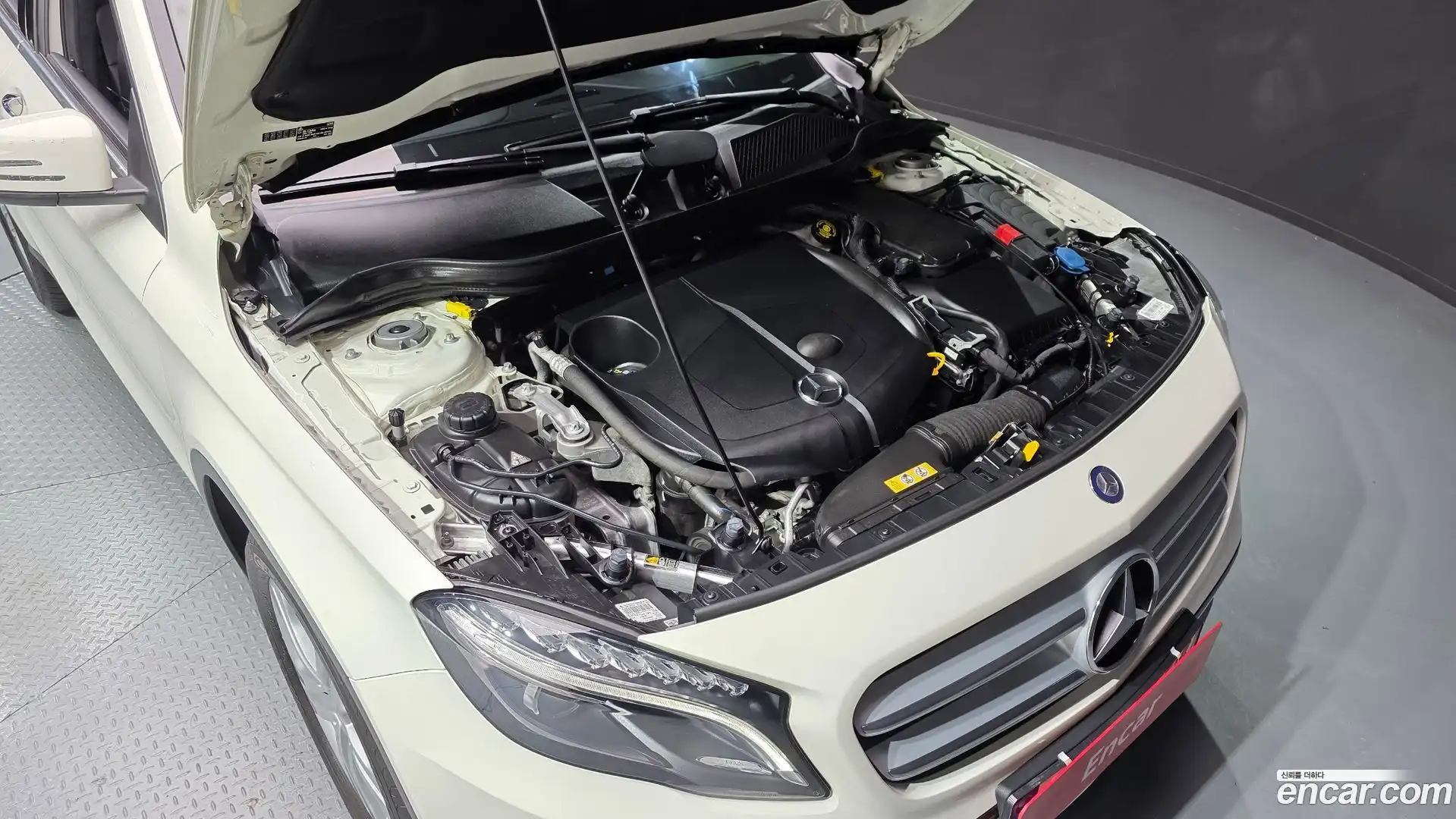 GLA-Class Mercedes-Benz 2017.2-OUTER-006