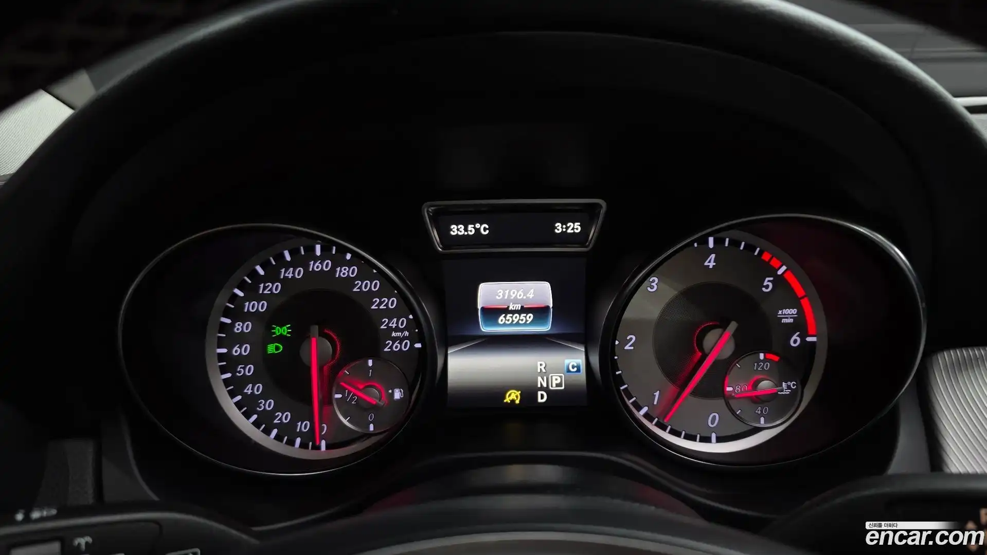 GLA-Class Mercedes-Benz 2017.2-INNER-008