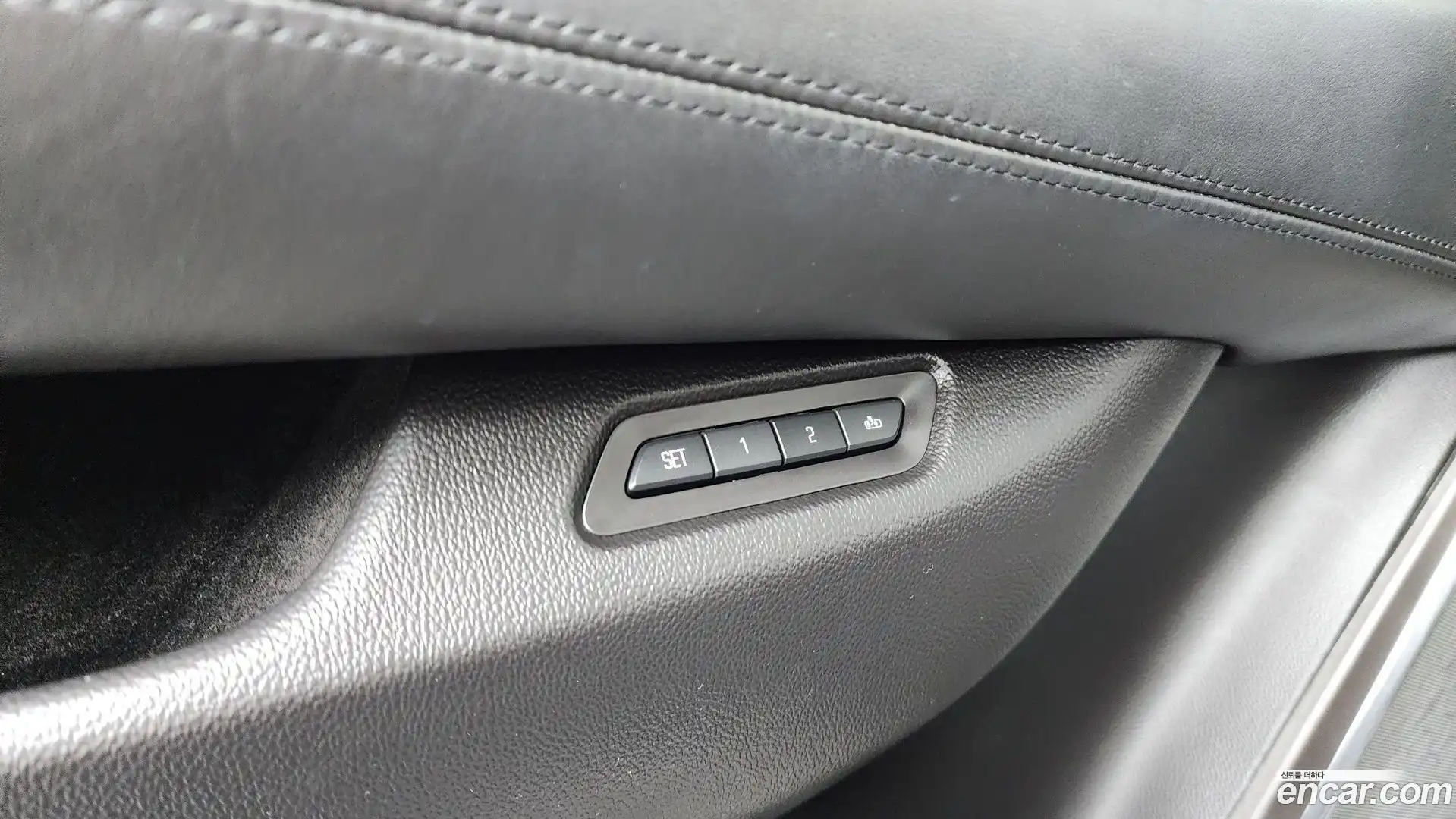 Escalade Cadillac 2017.9-OPTION-049