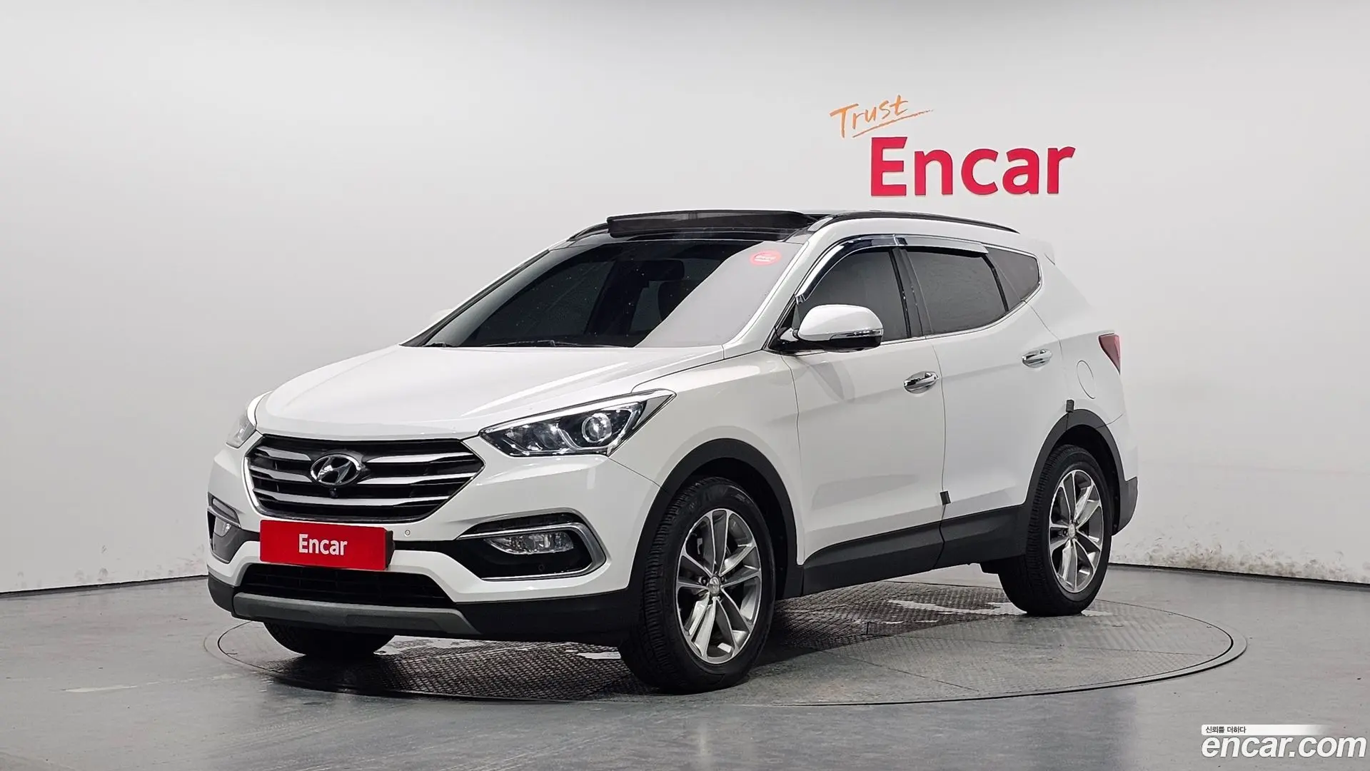 Main__Slider__Photo:Santafe Hyundai 2017.5-0
