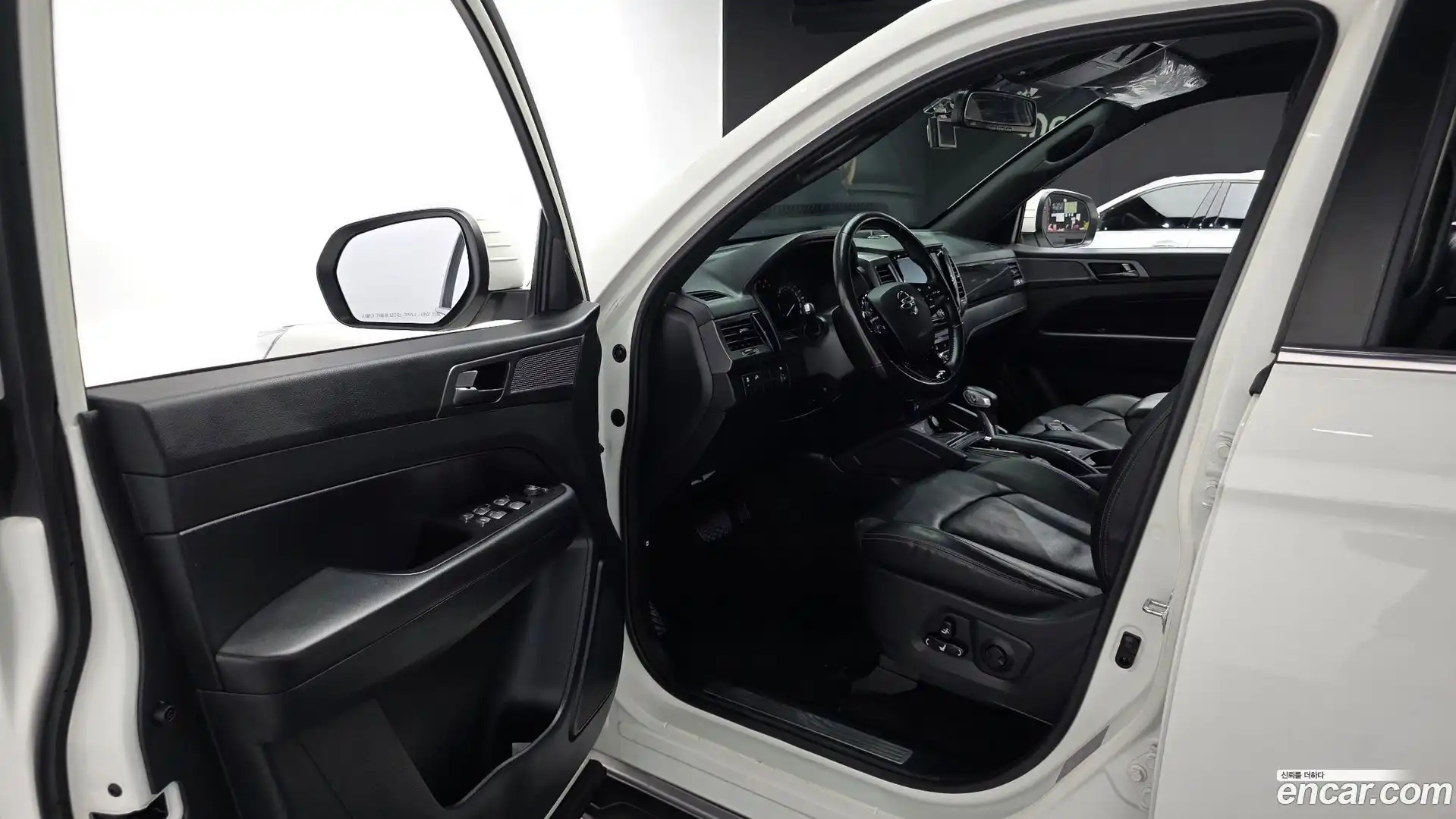 Rexton KG Mobility 2021.9-INNER-010