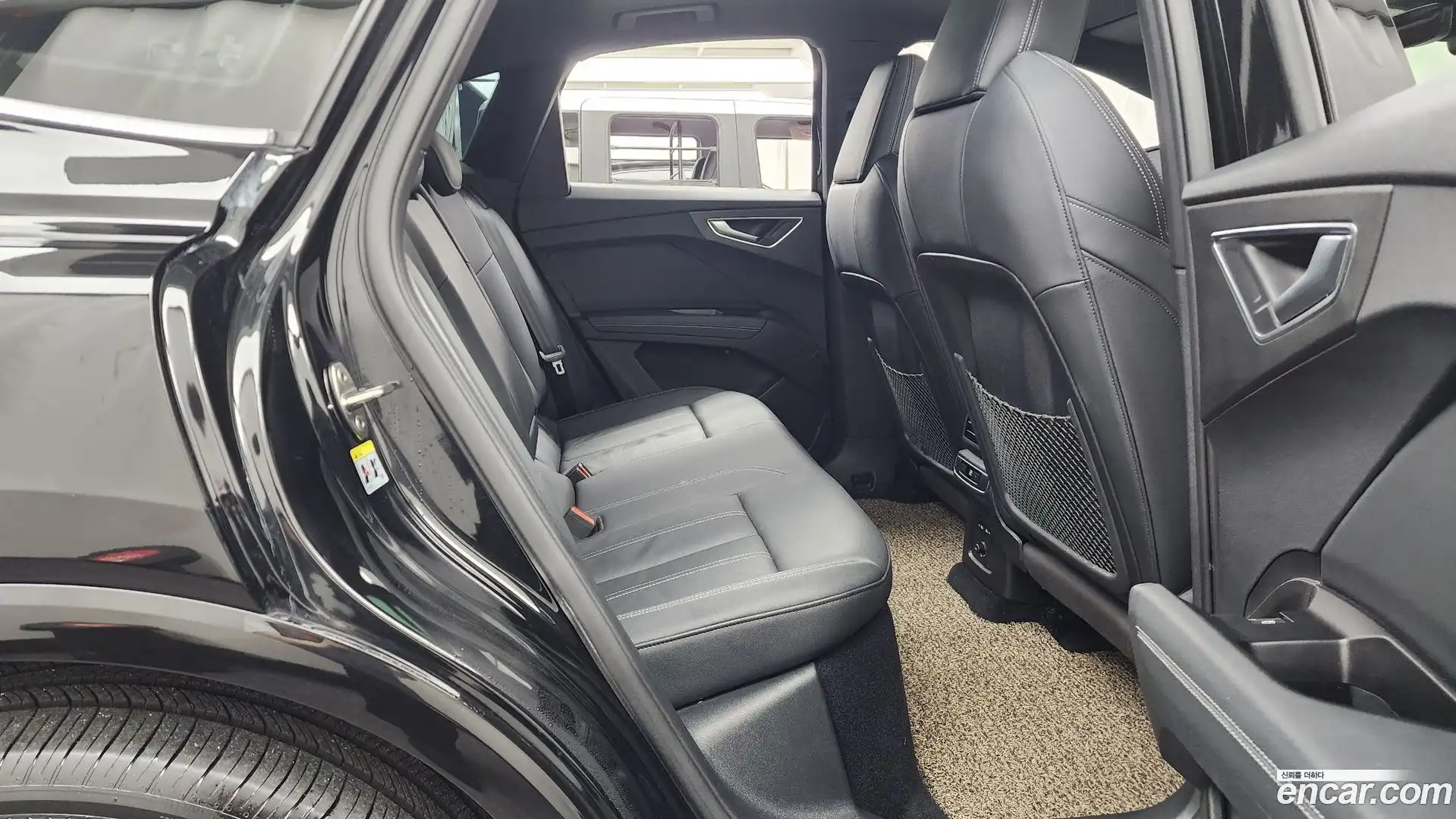 Q4 e-tron Audi 2023.9-OPTION-016