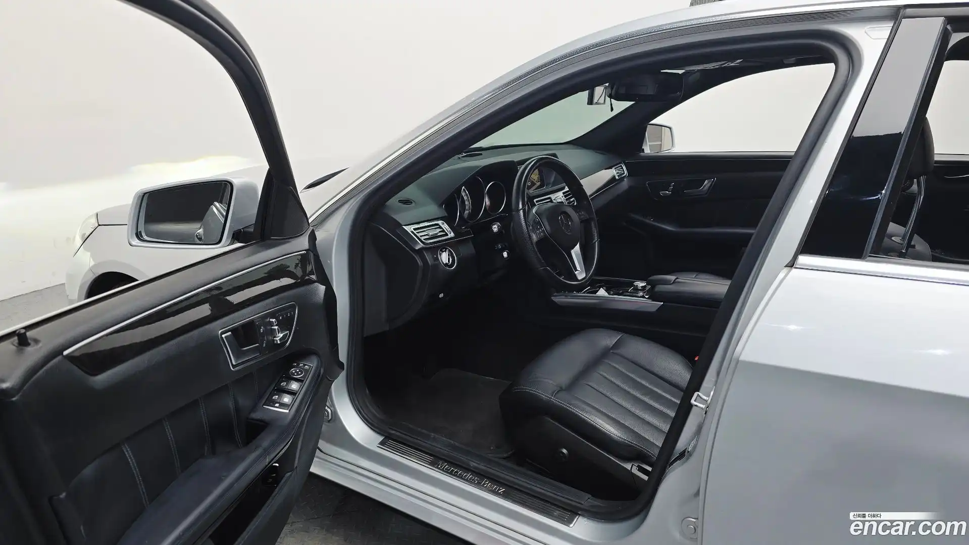 E-Class Mercedes-Benz 2014.2-INNER-010