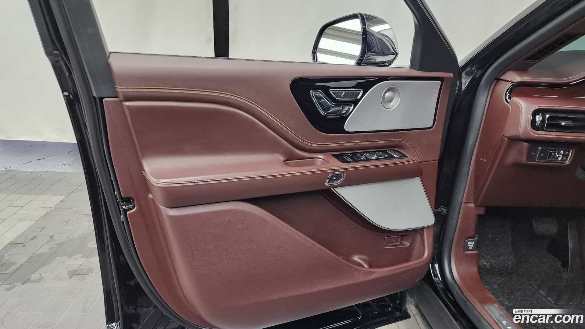 Aviator Lincoln 2021.9-INNER-034