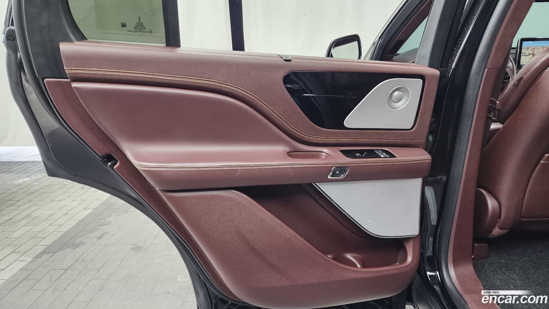Aviator Lincoln 2021.9-INNER-035