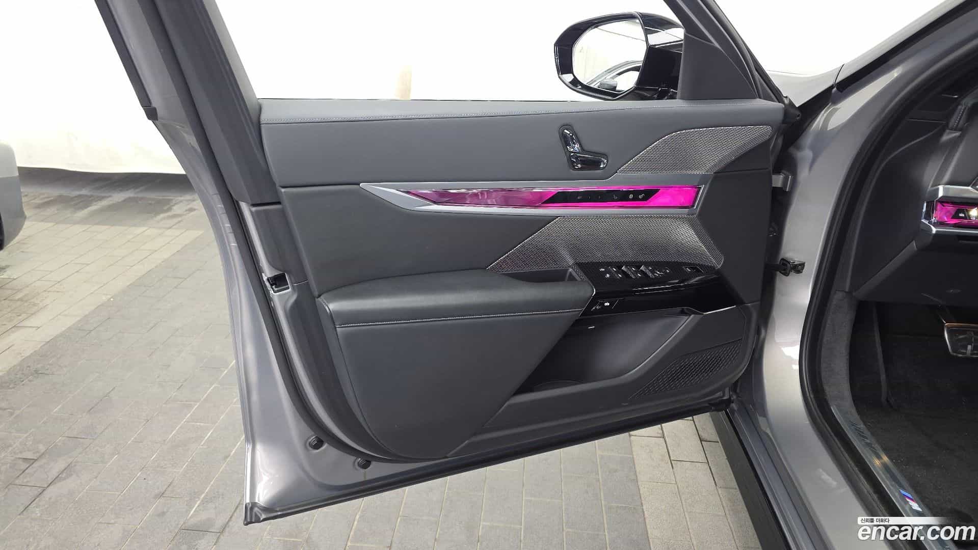 7-Series BMW 2022.11-INNER-034