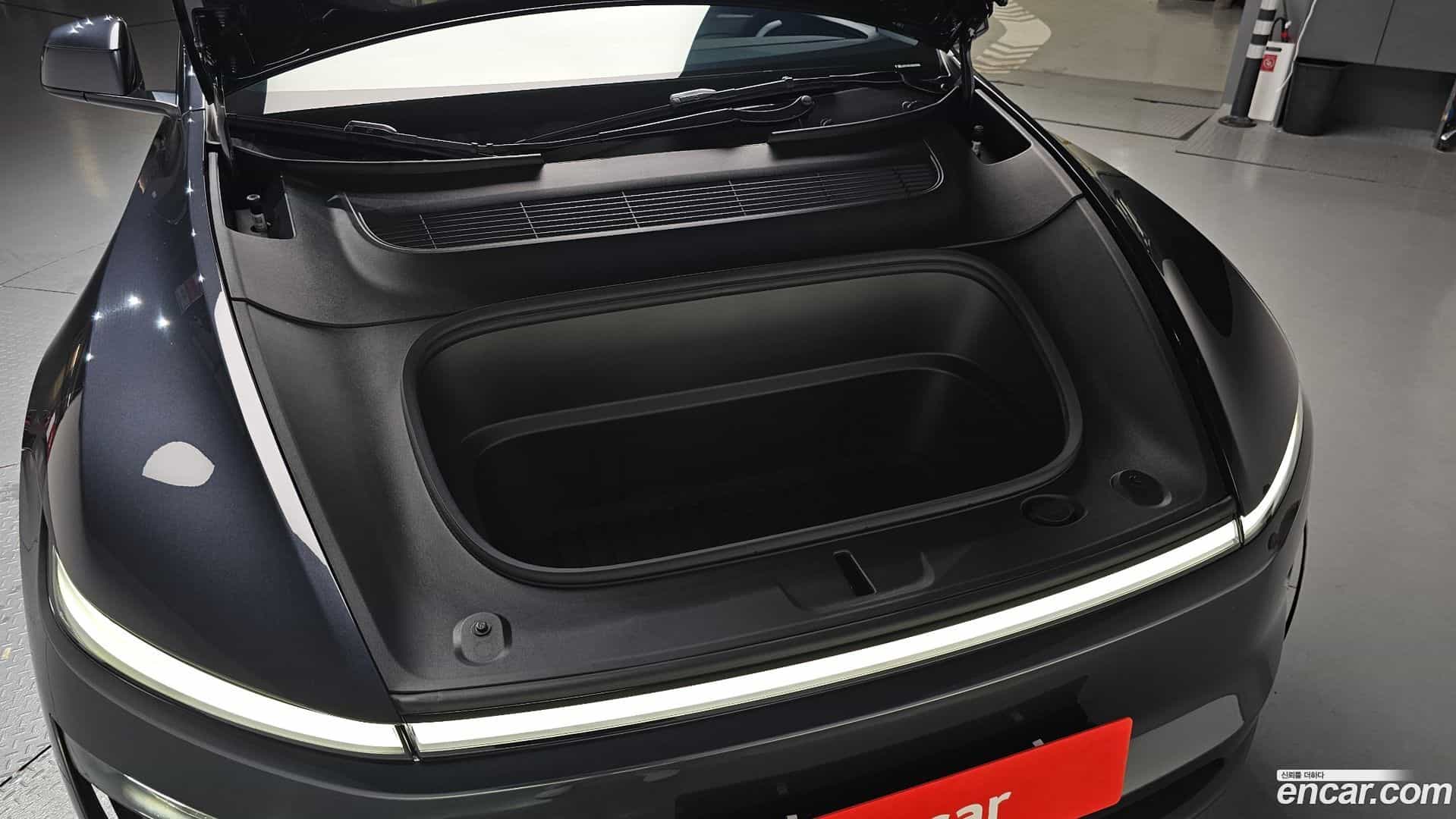 Model Y Tesla 2025.4-OUTER-006