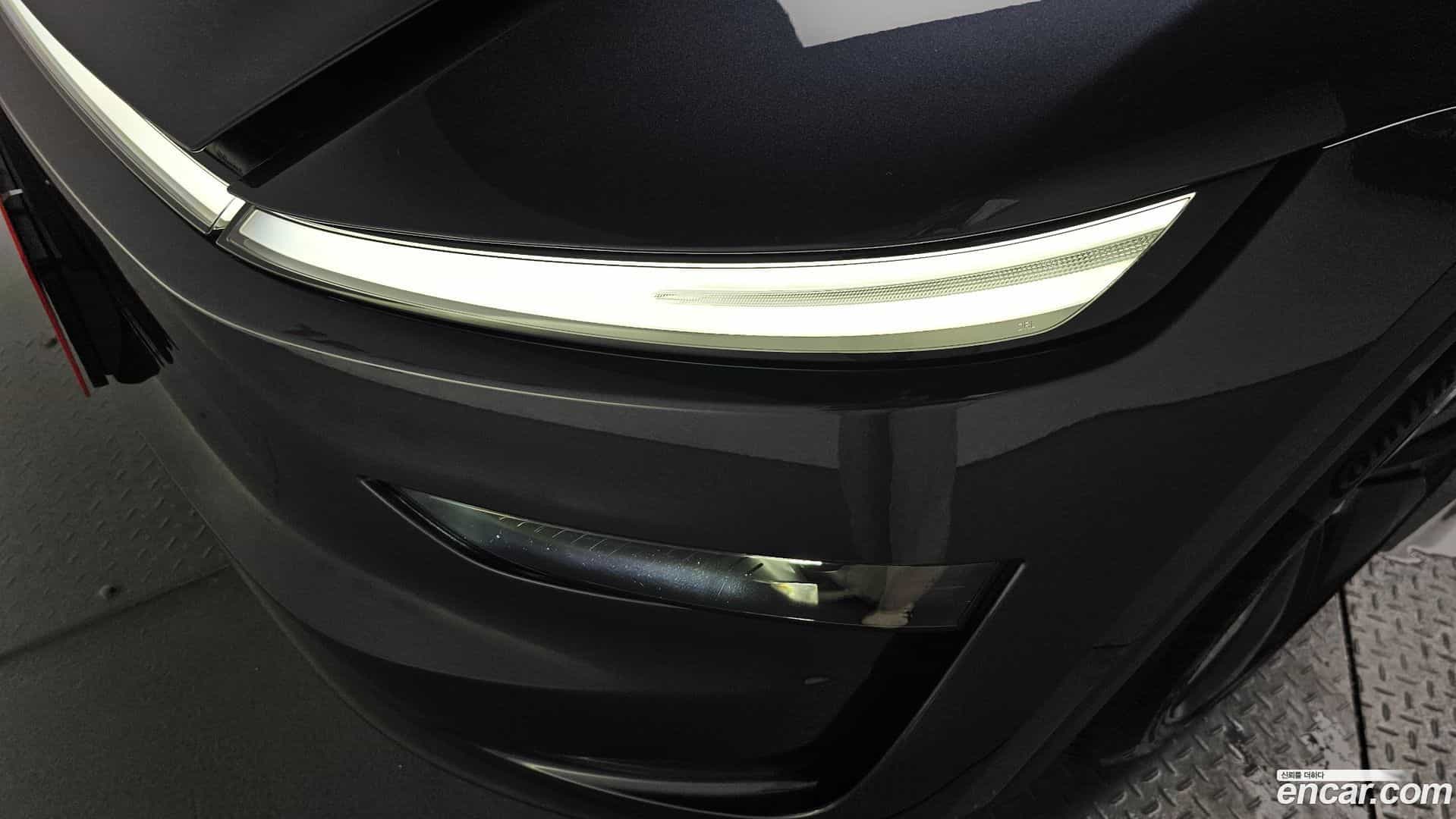 Model Y Tesla 2025.4-OUTER-032