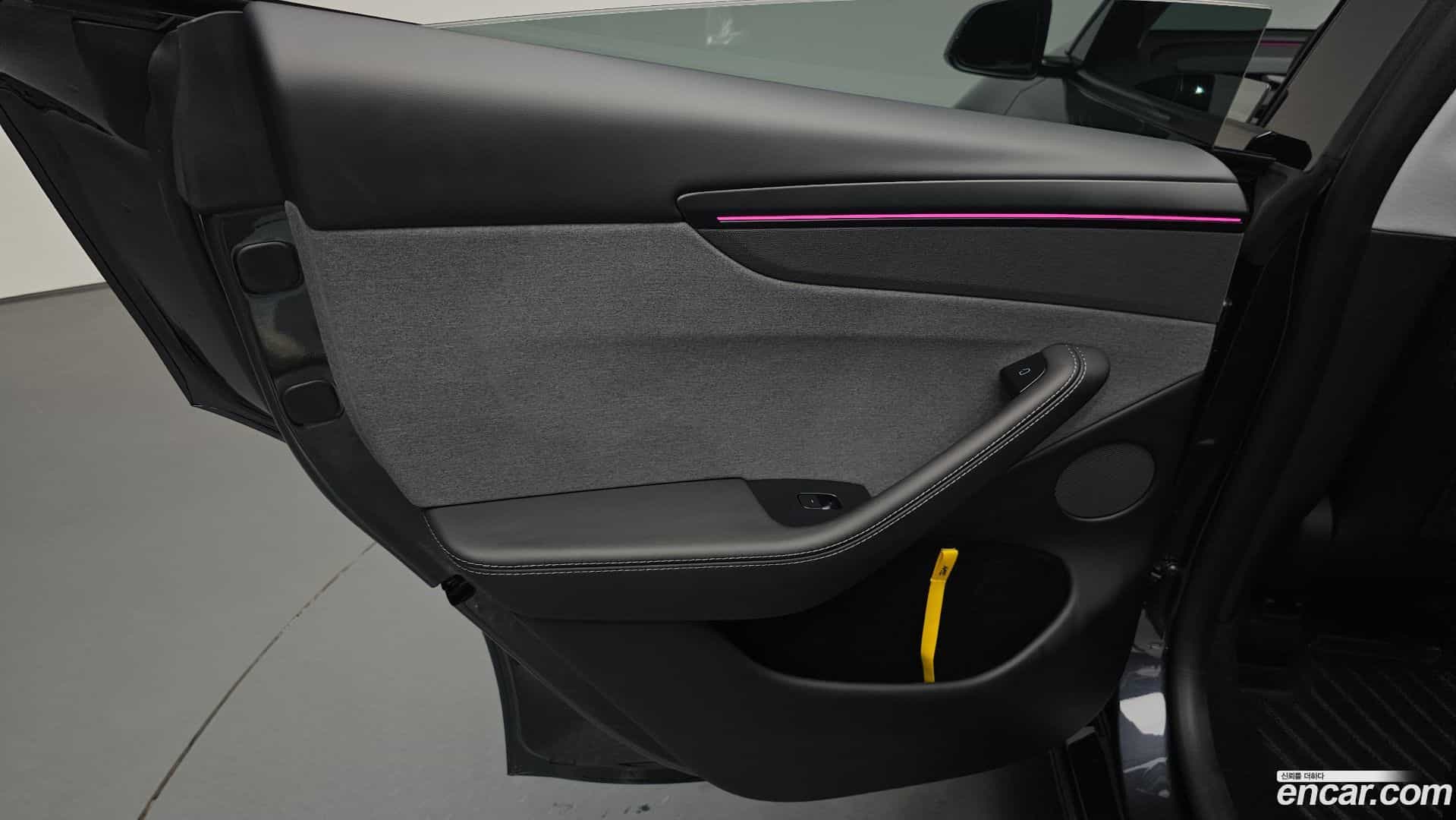 Model Y Tesla 2025.4-INNER-035