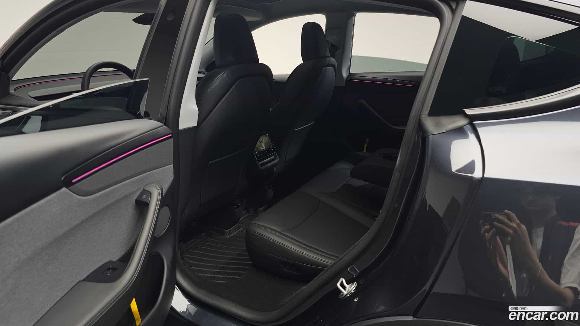 Model Y Tesla 2025.4-INNER-036