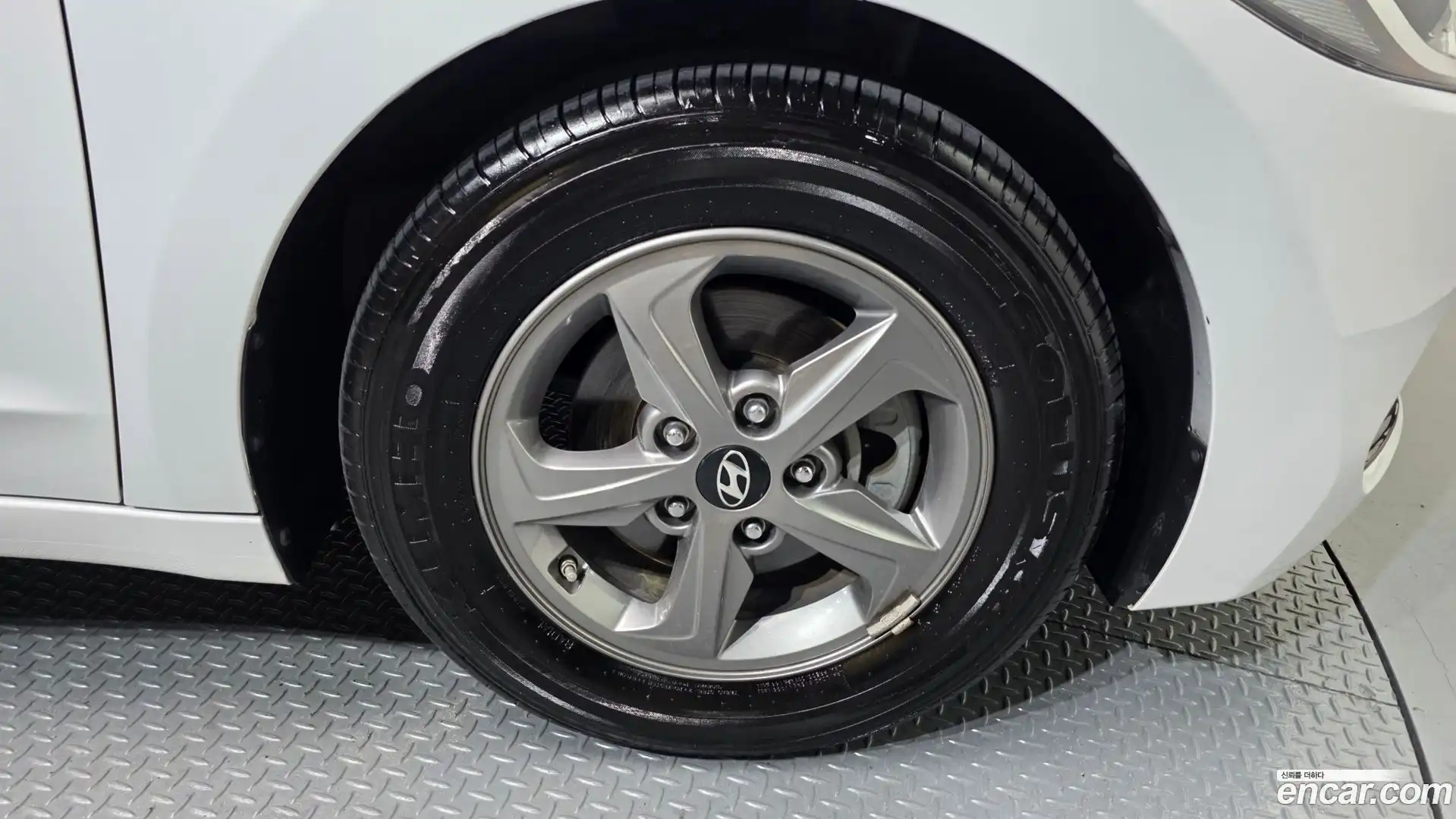 AVANTE Hyundai 2015.9-OUTER-005