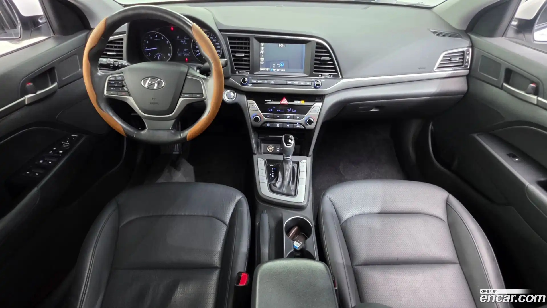 AVANTE Hyundai 2015.9-INNER-007