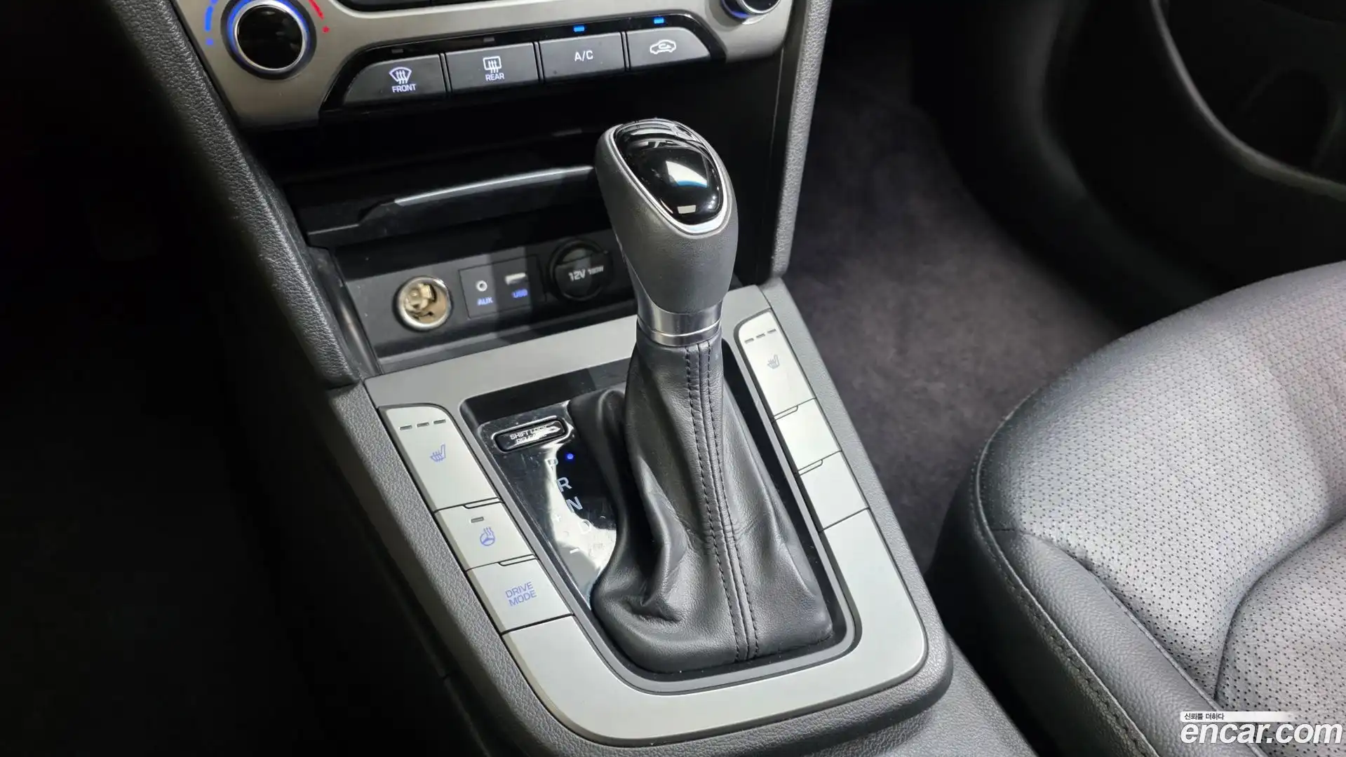 AVANTE Hyundai 2015.9-INNER-009
