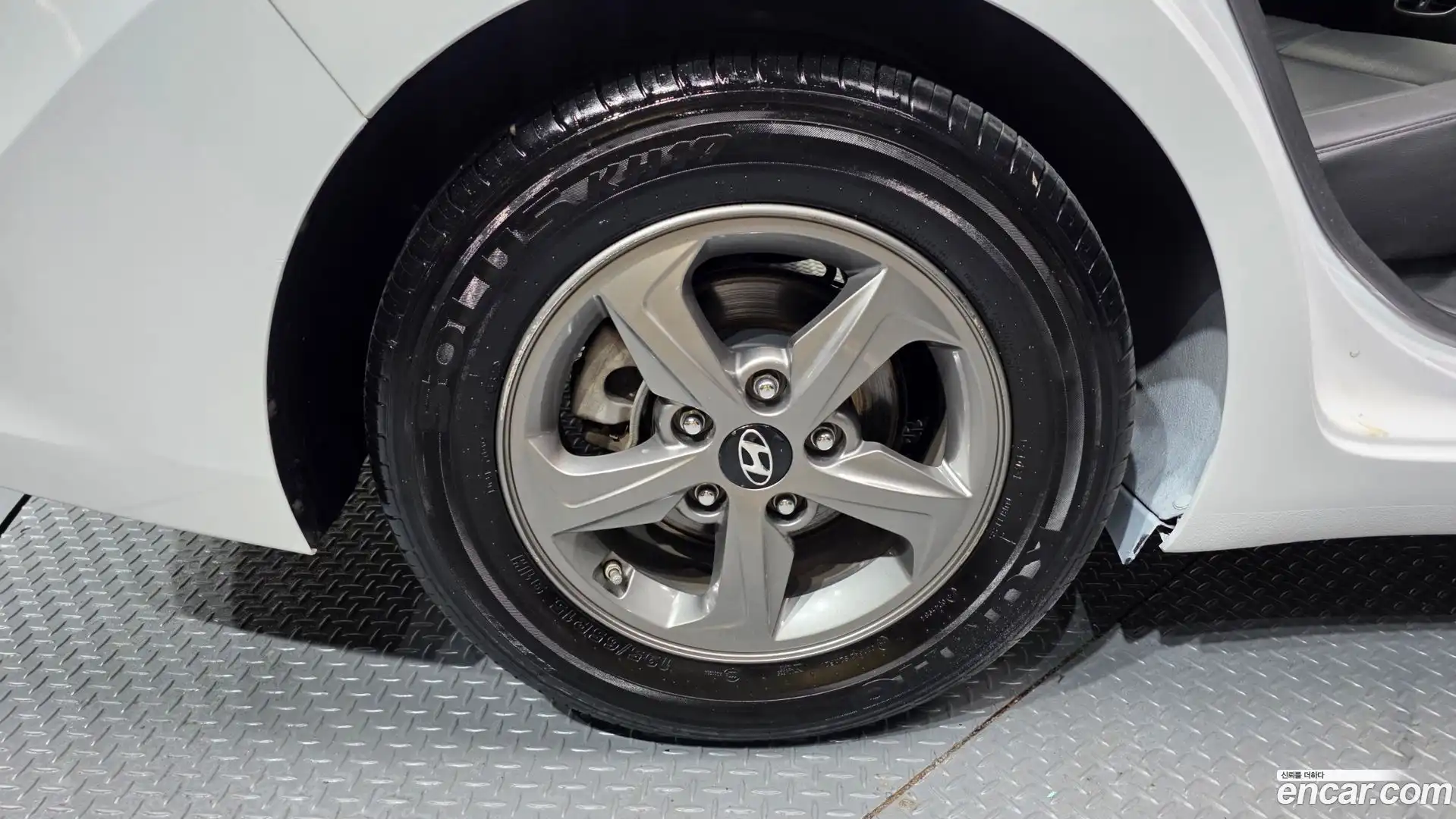 AVANTE Hyundai 2015.9-OUTER-031