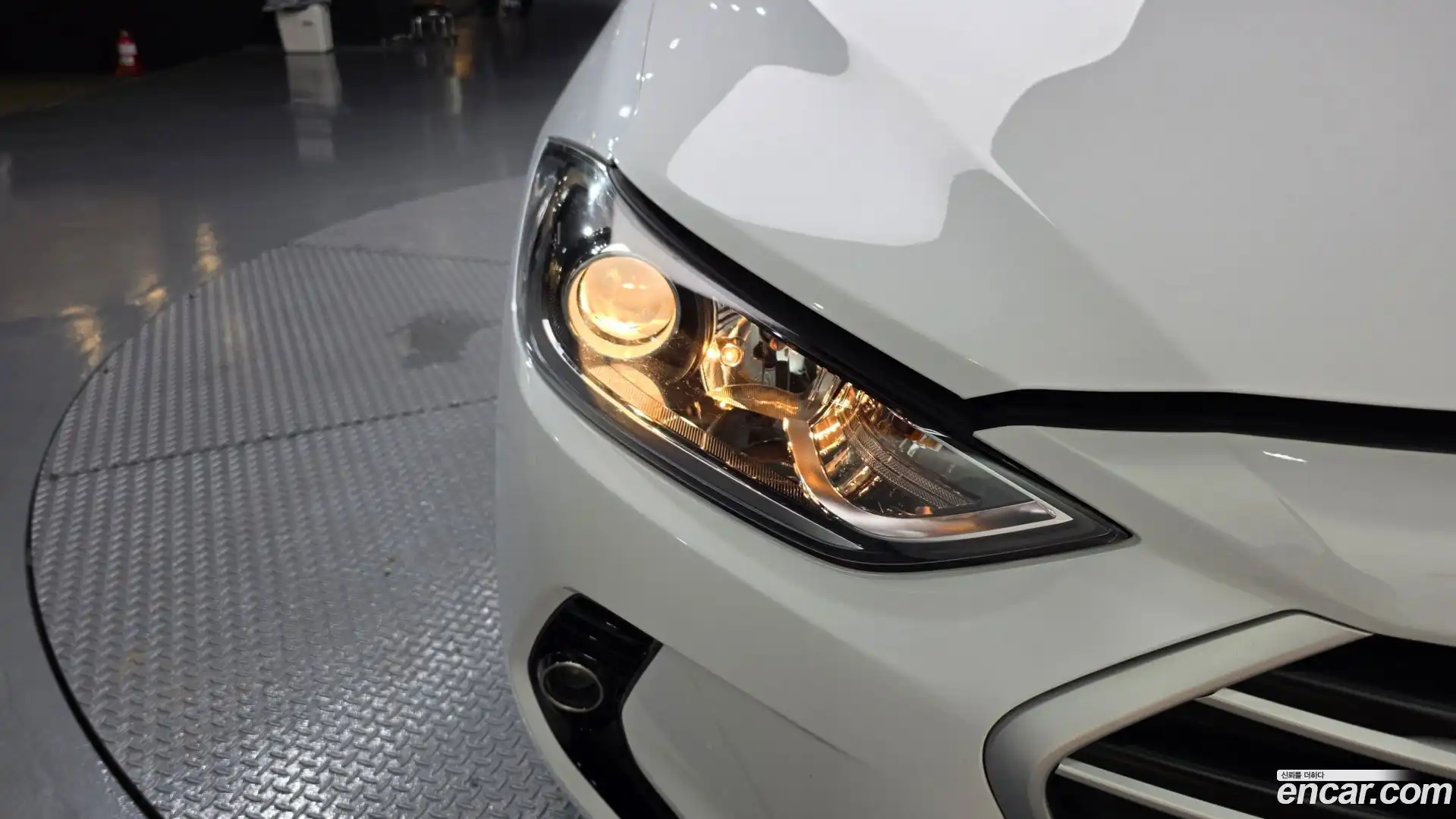 AVANTE Hyundai 2015.9-OUTER-032