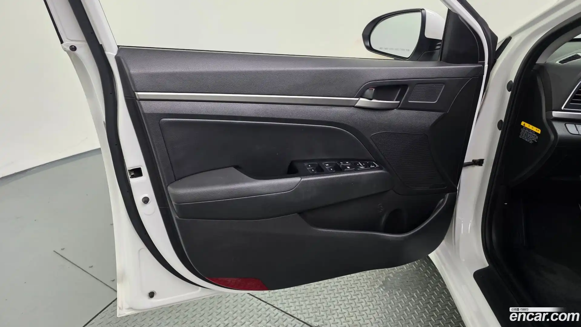 AVANTE Hyundai 2015.9-INNER-034