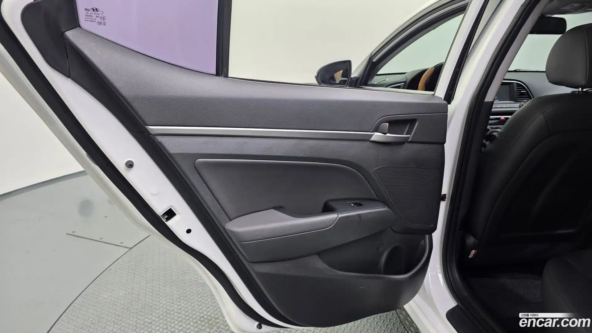AVANTE Hyundai 2015.9-INNER-035
