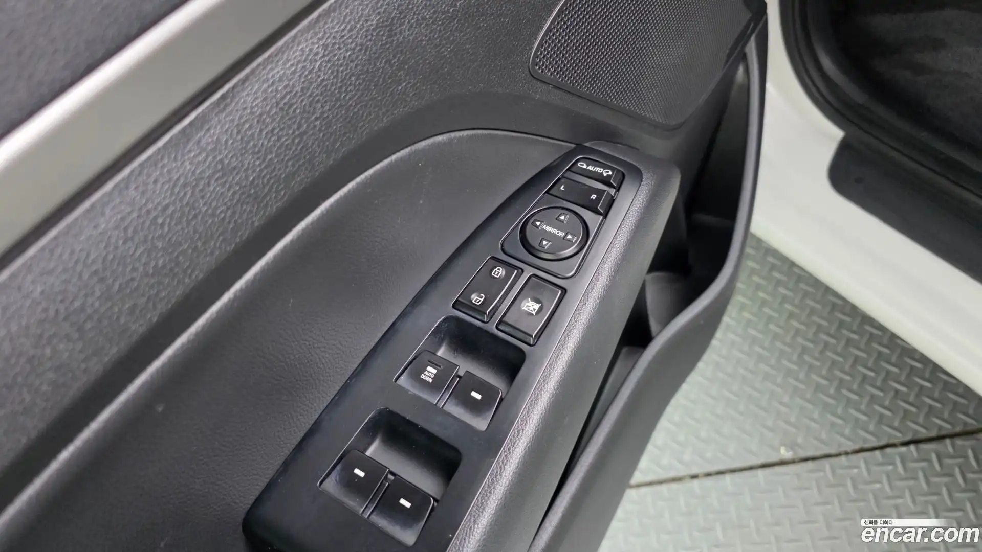 AVANTE Hyundai 2015.9-OPTION-047