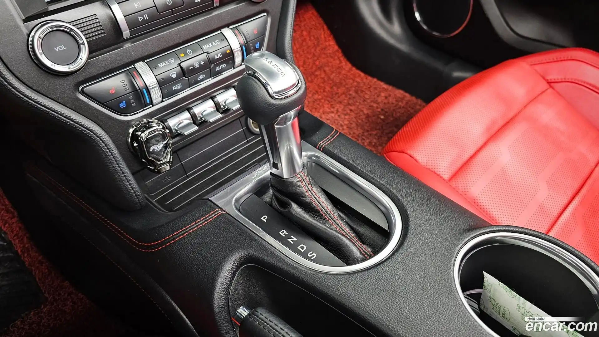 Mustang Ford 2022.5-INNER-009
