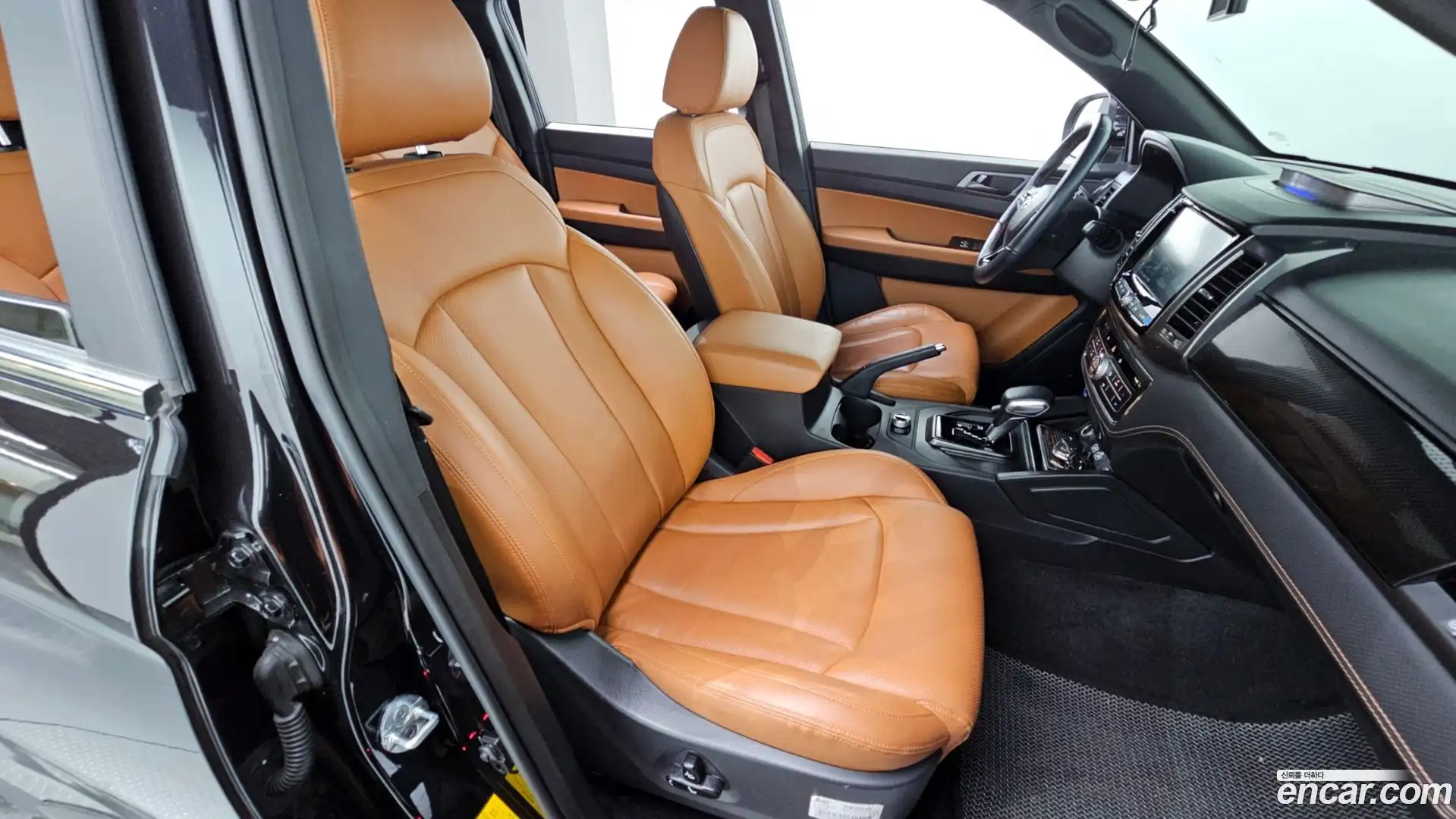 Rexton KG Mobility 2022.5-INNER-036