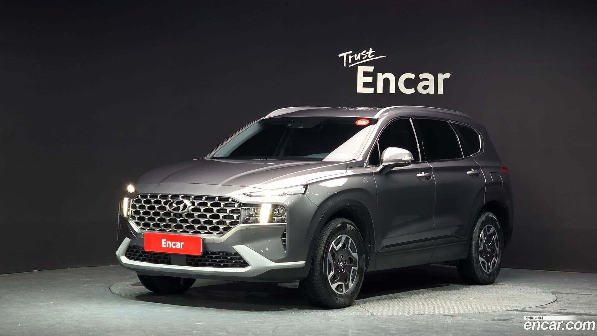 Main__Slider__Photo:Santafe Hyundai 2022.3-0