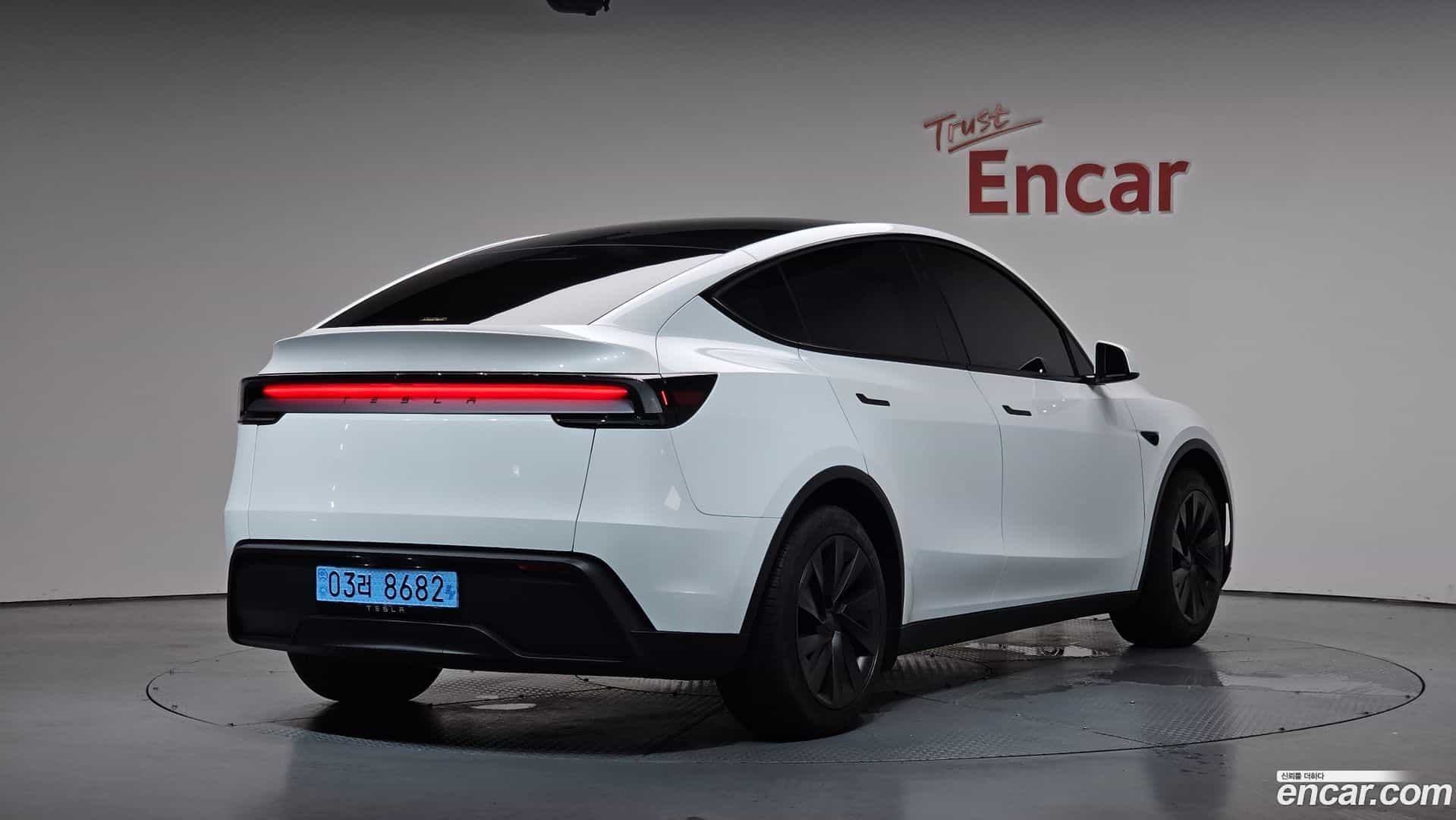 Model Y Tesla 2025.5-OUTER-002