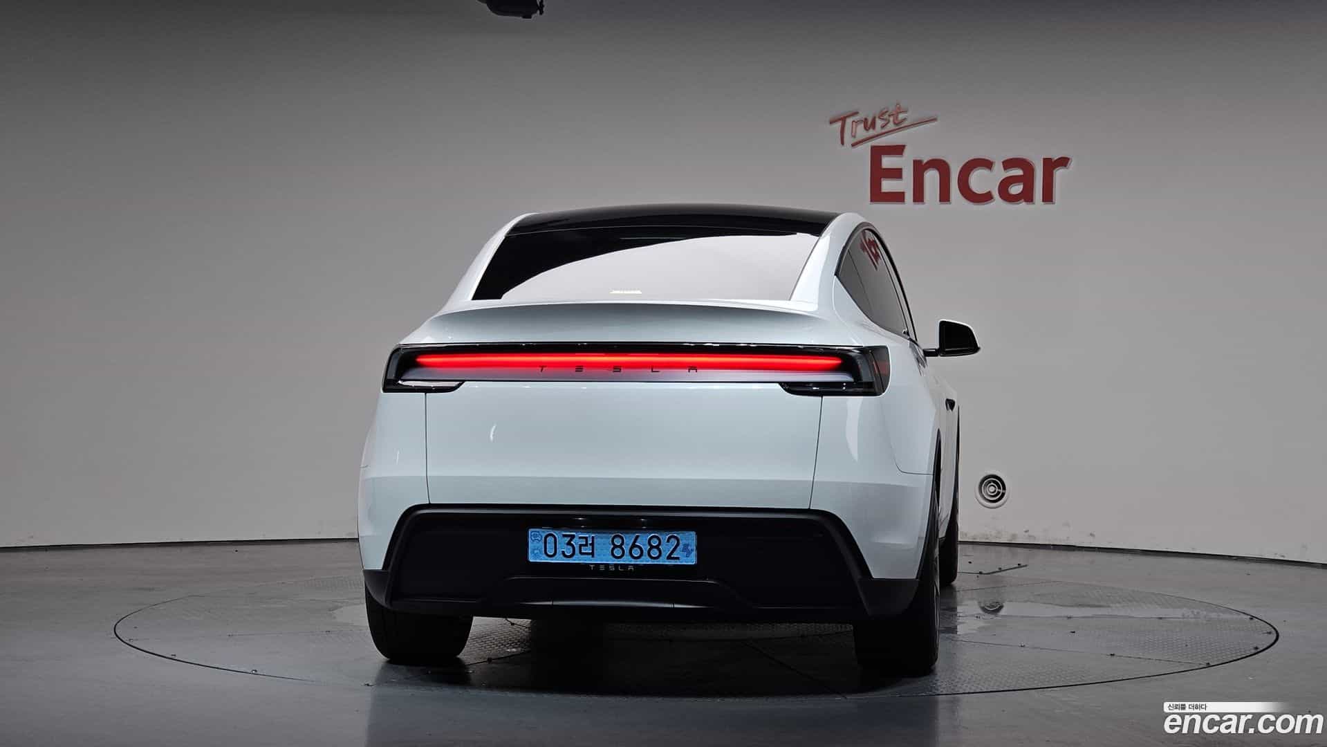 Model Y Tesla 2025.5-OUTER-004