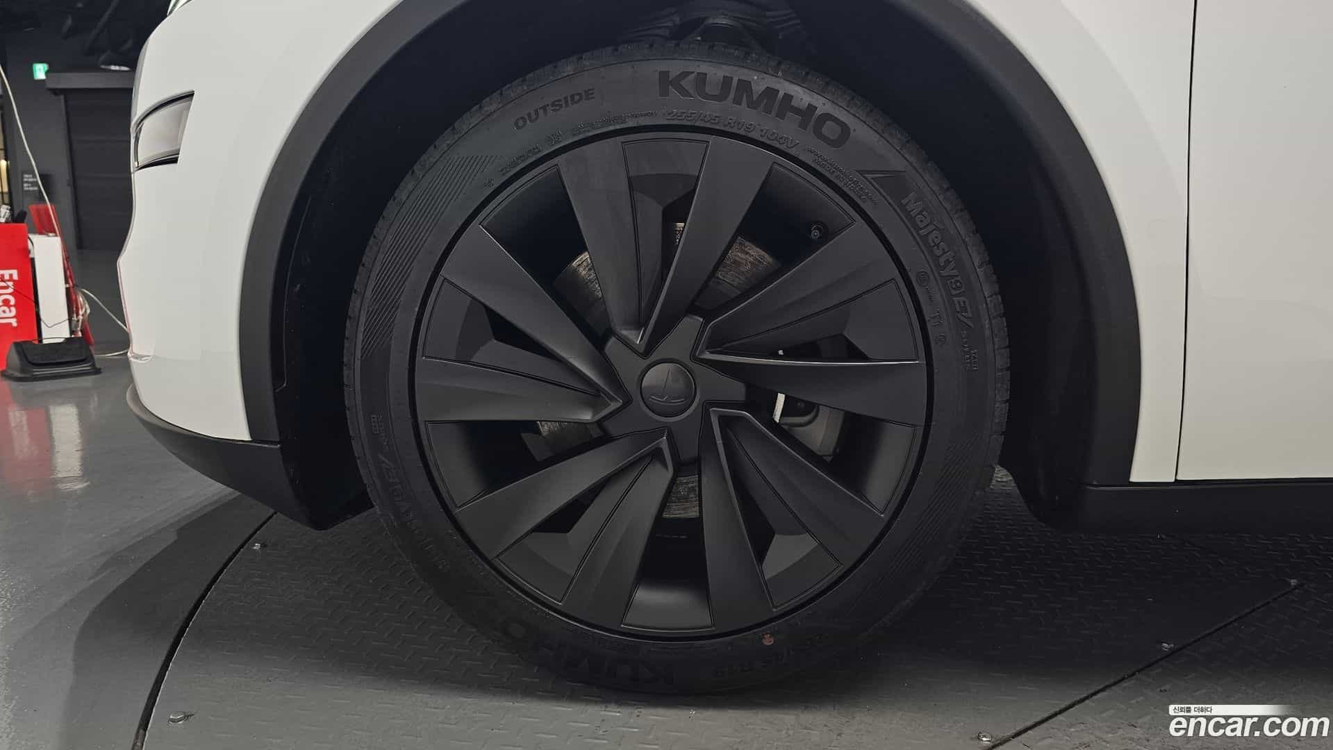 Model Y Tesla 2025.5-OUTER-005