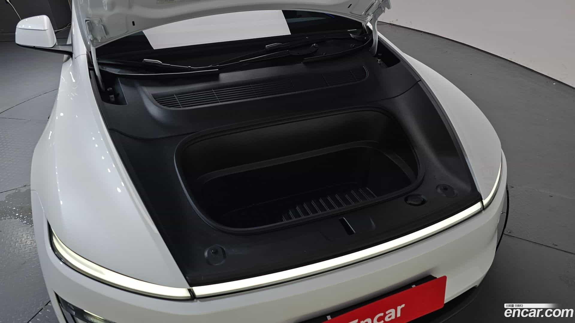 Model Y Tesla 2025.5-OUTER-006