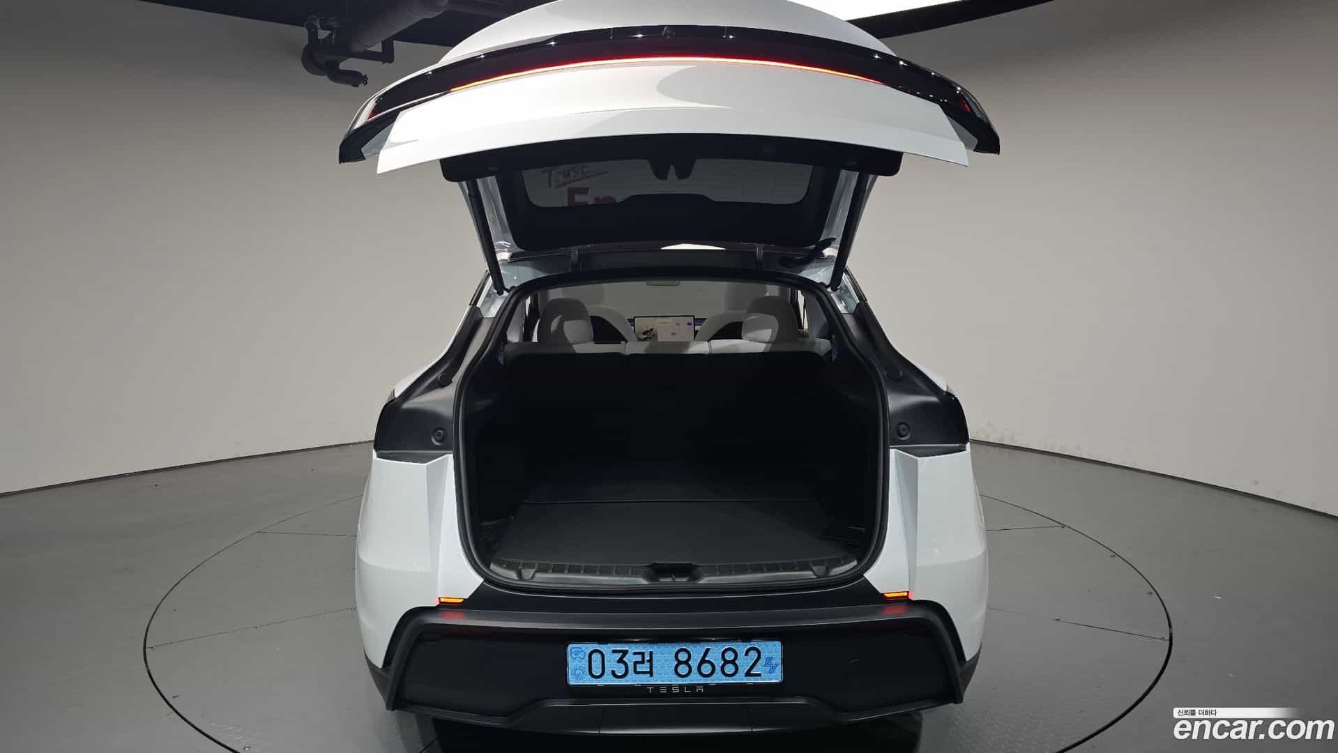 Model Y Tesla 2025.5-OPTION-024
