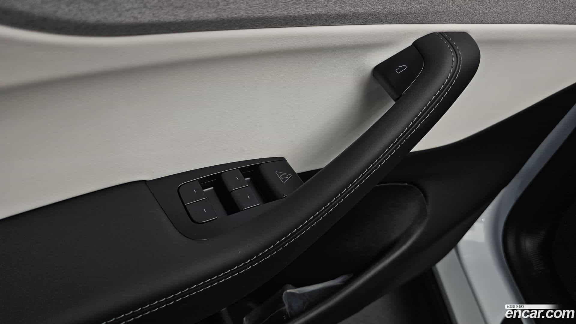 Model Y Tesla 2025.5-OPTION-042