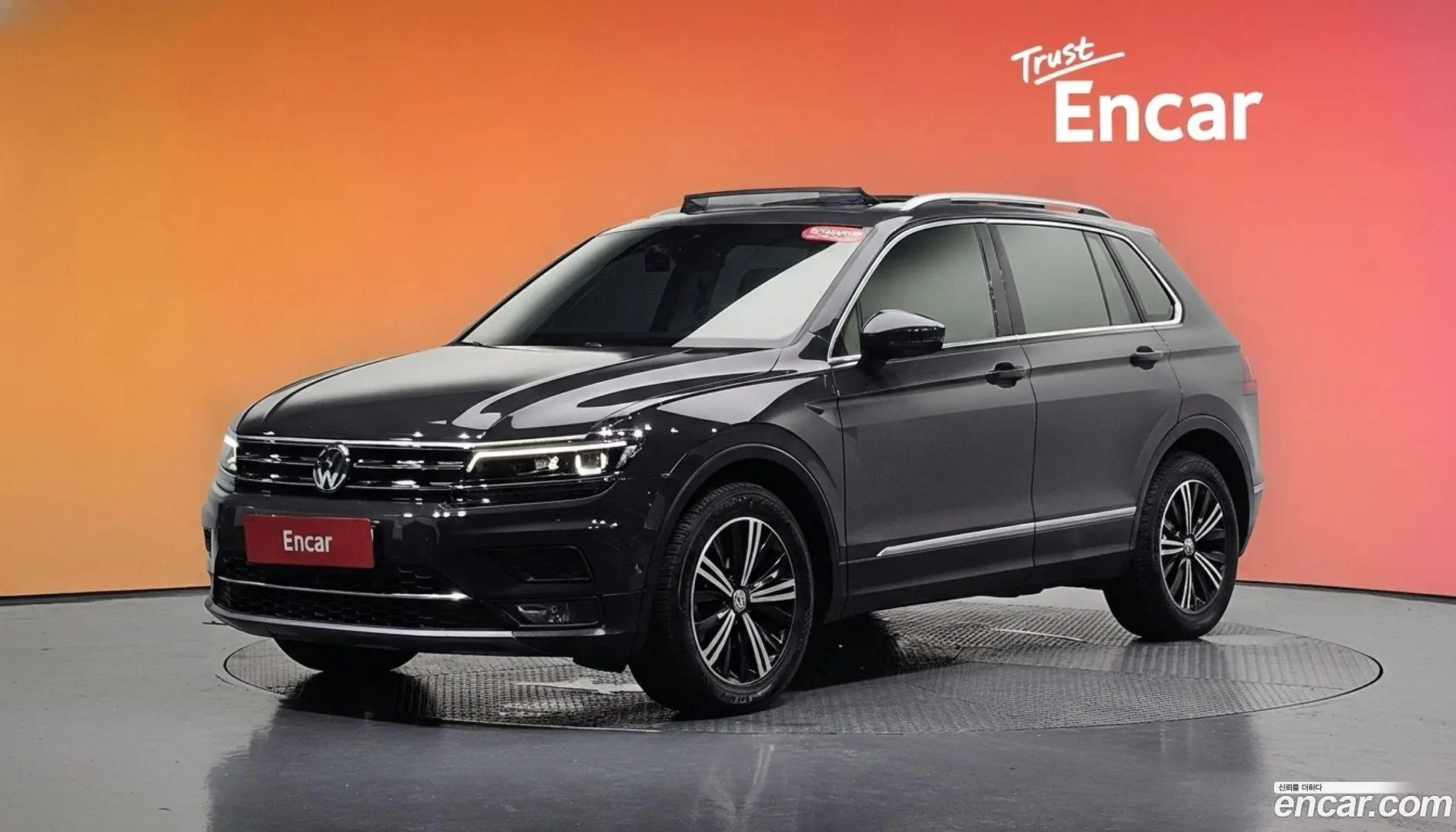 Main__Slider__Photo:Tiguan Volkswagen 2020.9-0