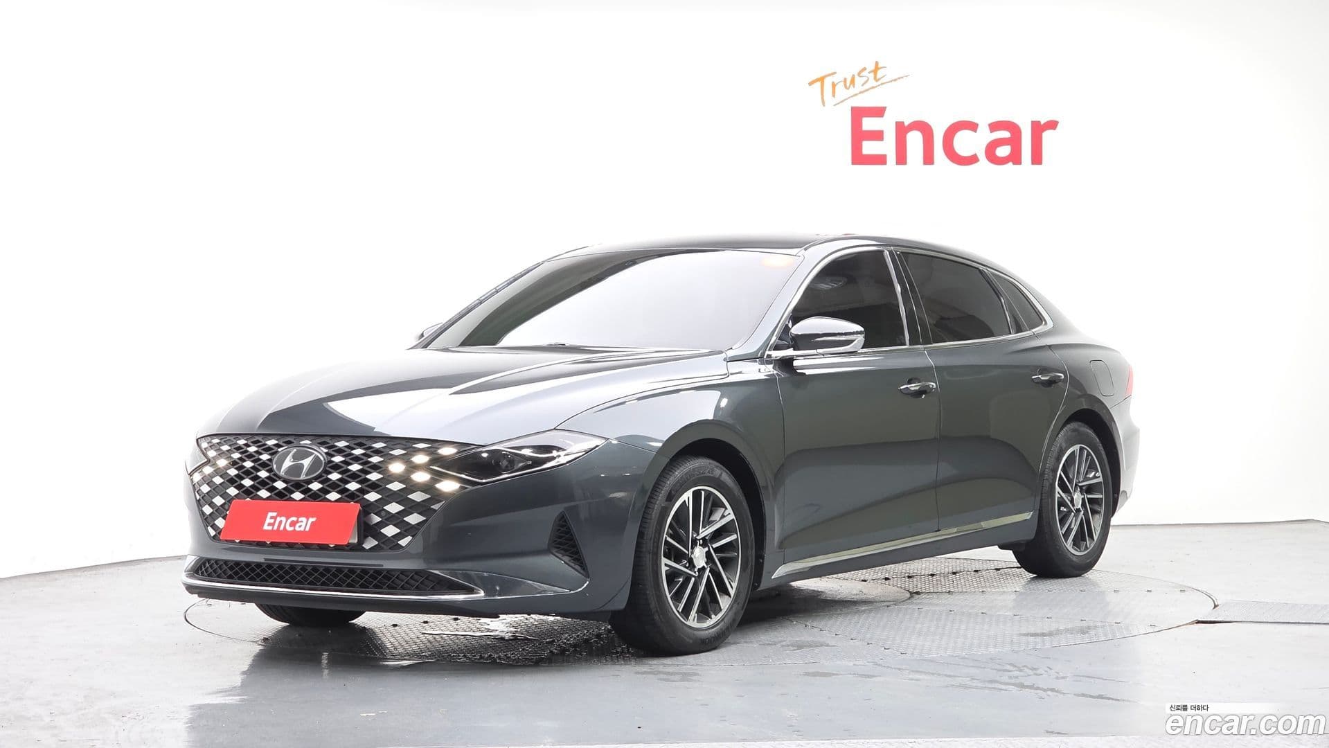 Main__Slider__Photo:Grandeur Hyundai 2021.11-0