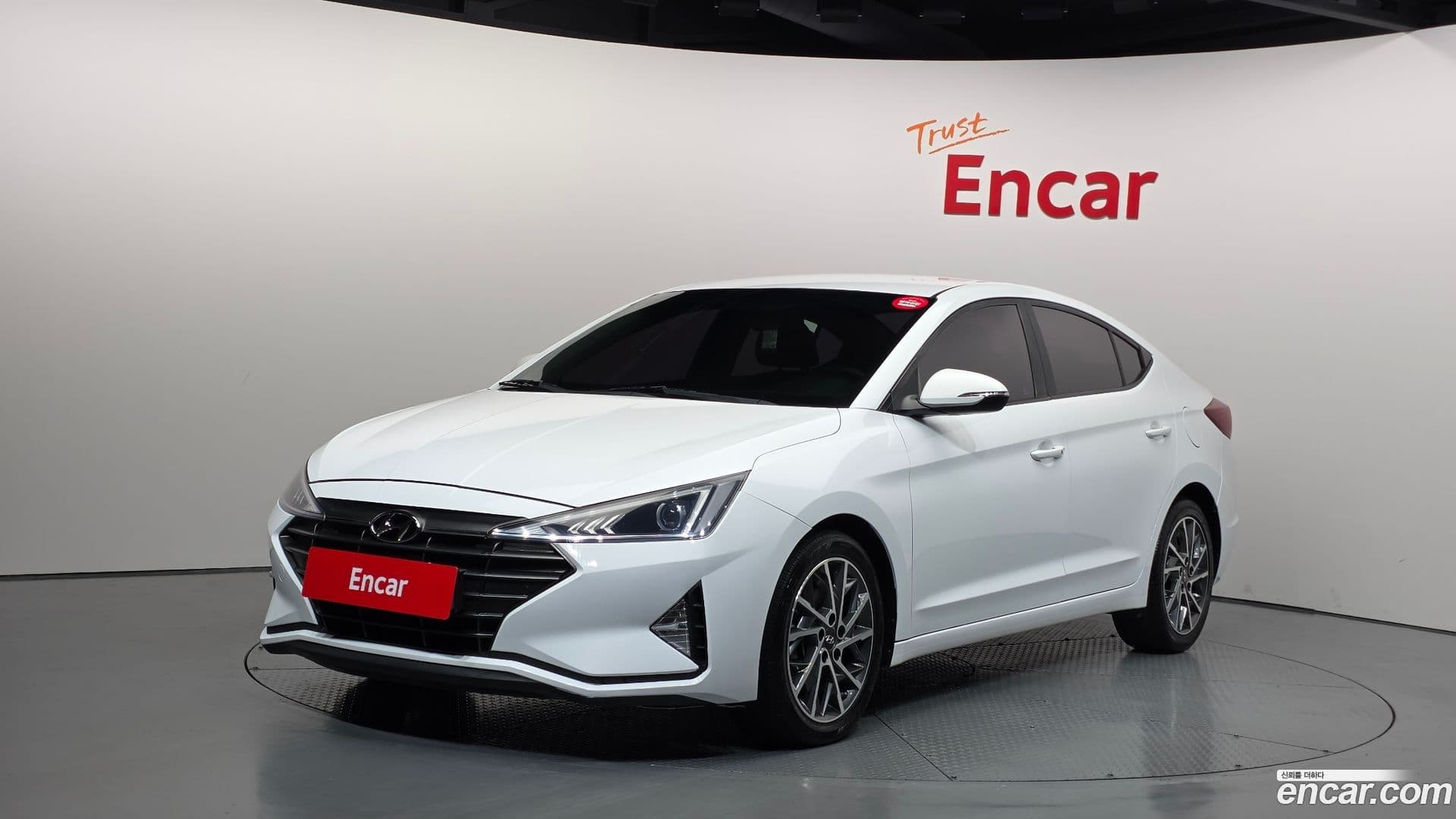 Main__Slider__Photo:AVANTE Hyundai 2019.6-0