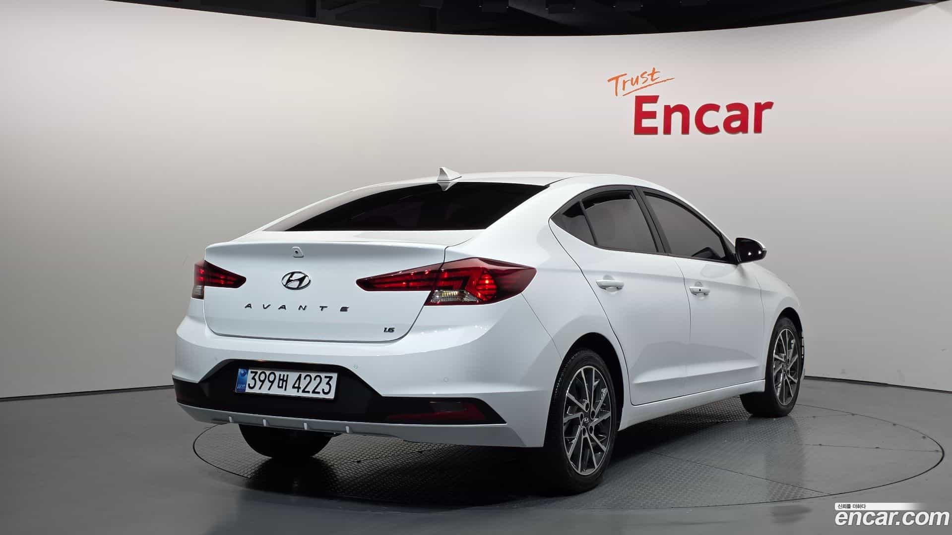 AVANTE Hyundai 2019.6-OUTER-002