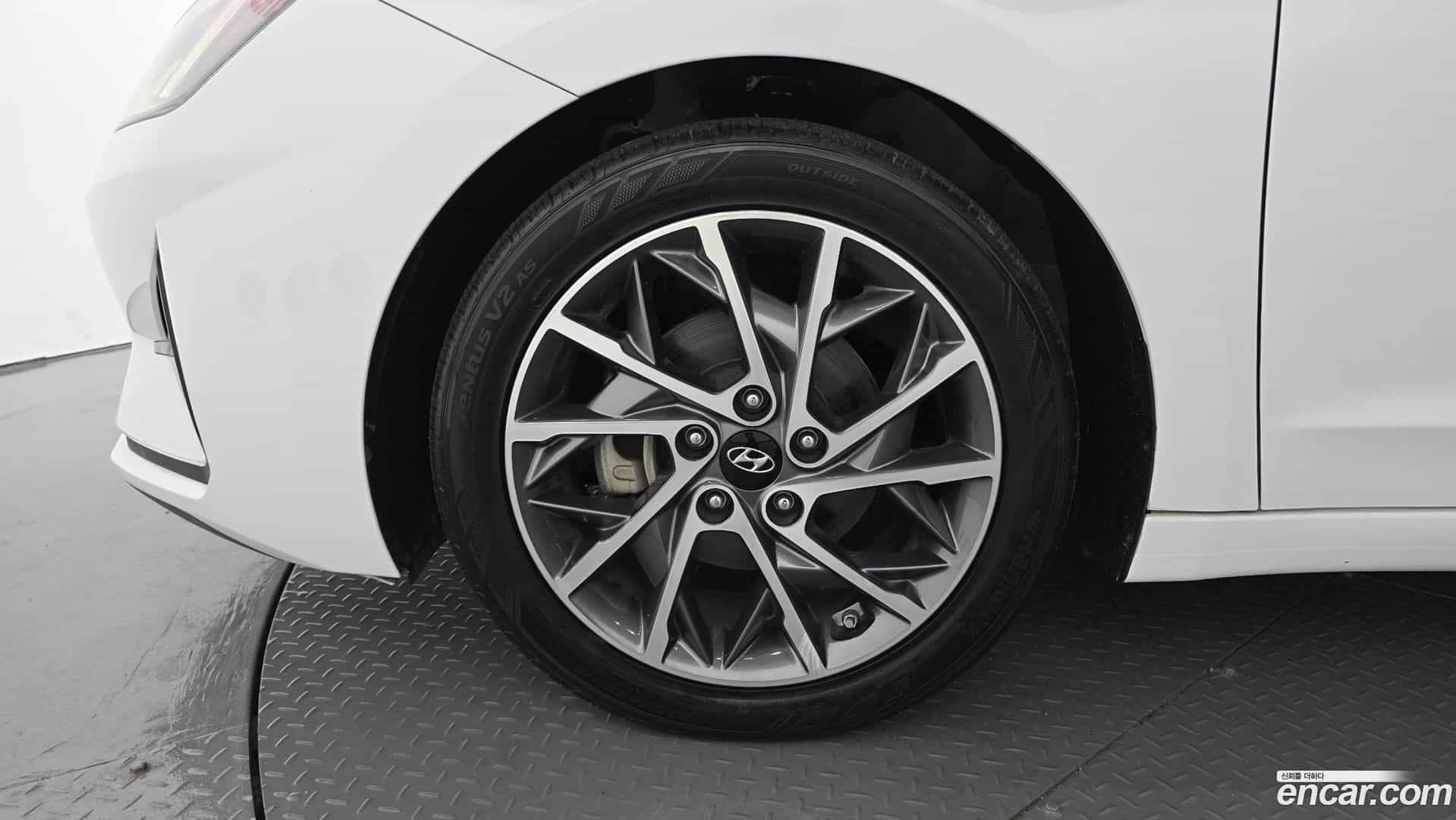 AVANTE Hyundai 2019.6-OUTER-005