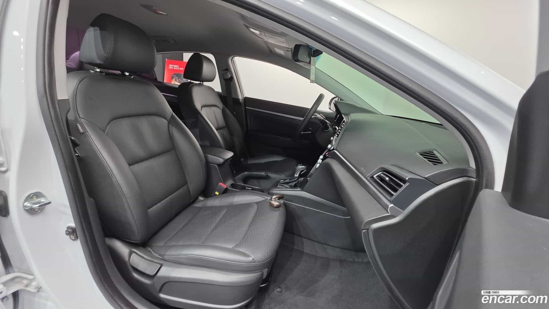 AVANTE Hyundai 2019.6-INNER-010