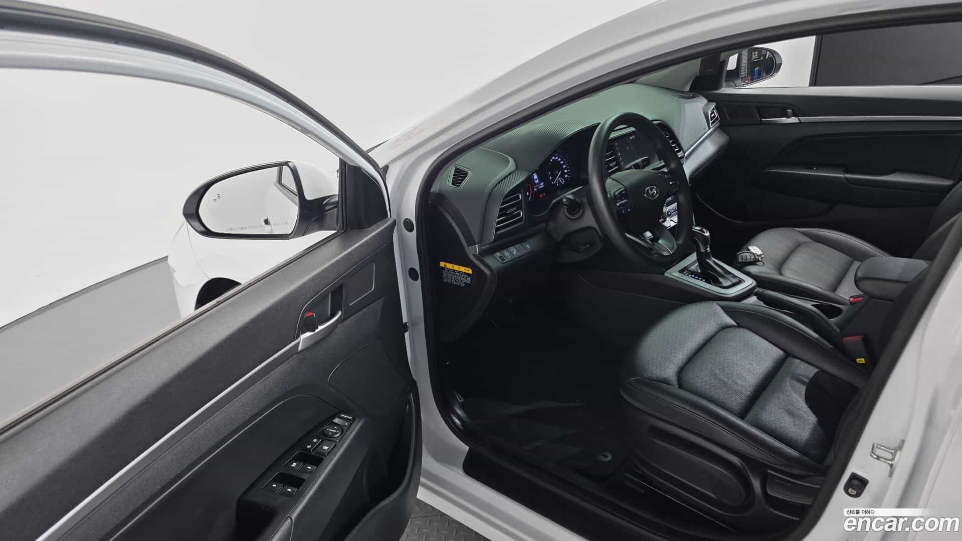 AVANTE Hyundai 2019.6-OPTION-015