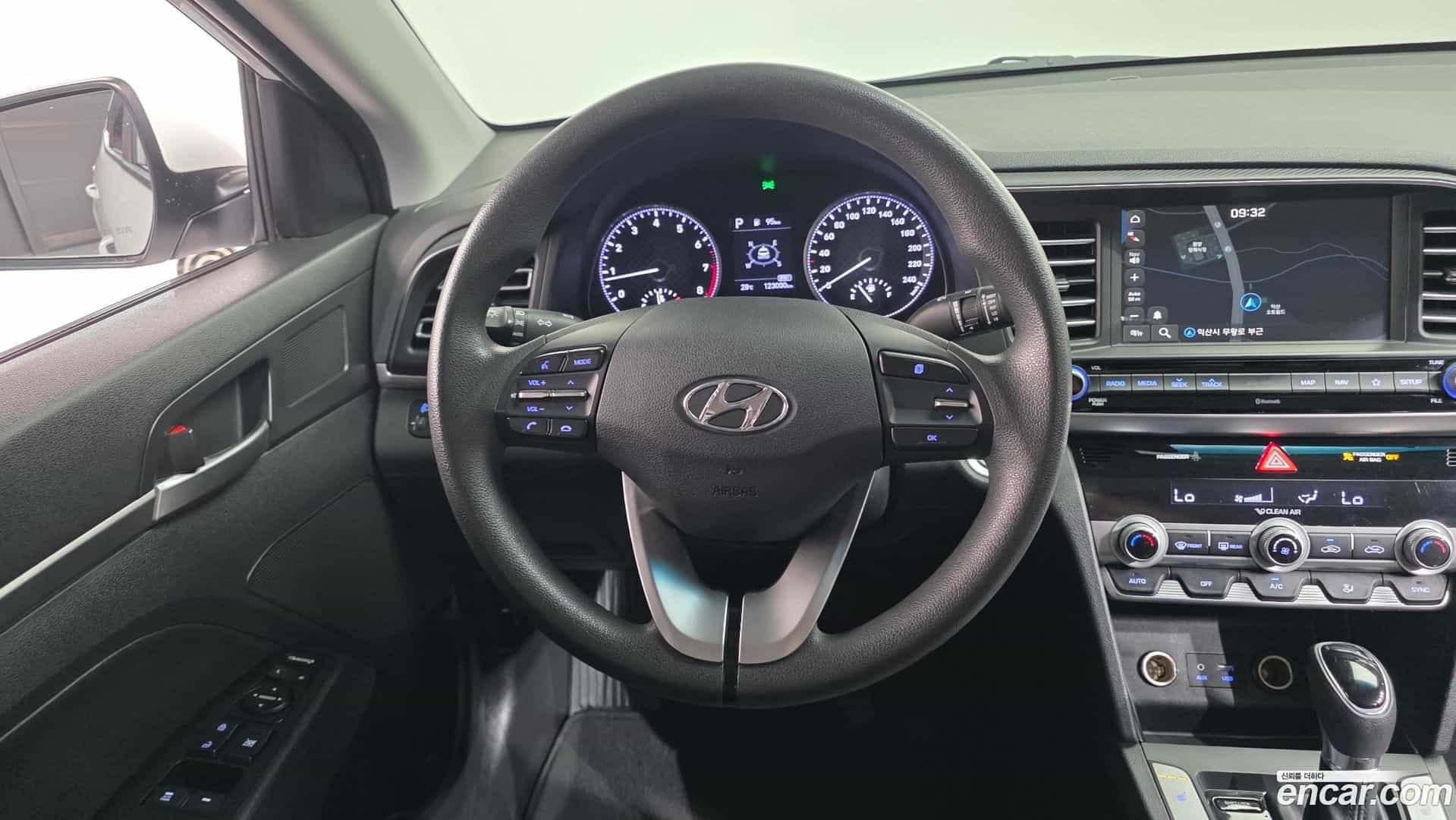 AVANTE Hyundai 2019.6-OPTION-018