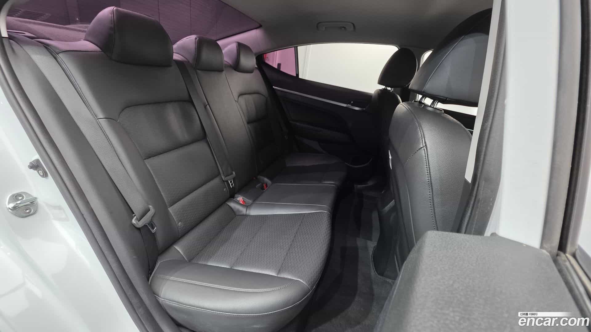 AVANTE Hyundai 2019.6-OPTION-023
