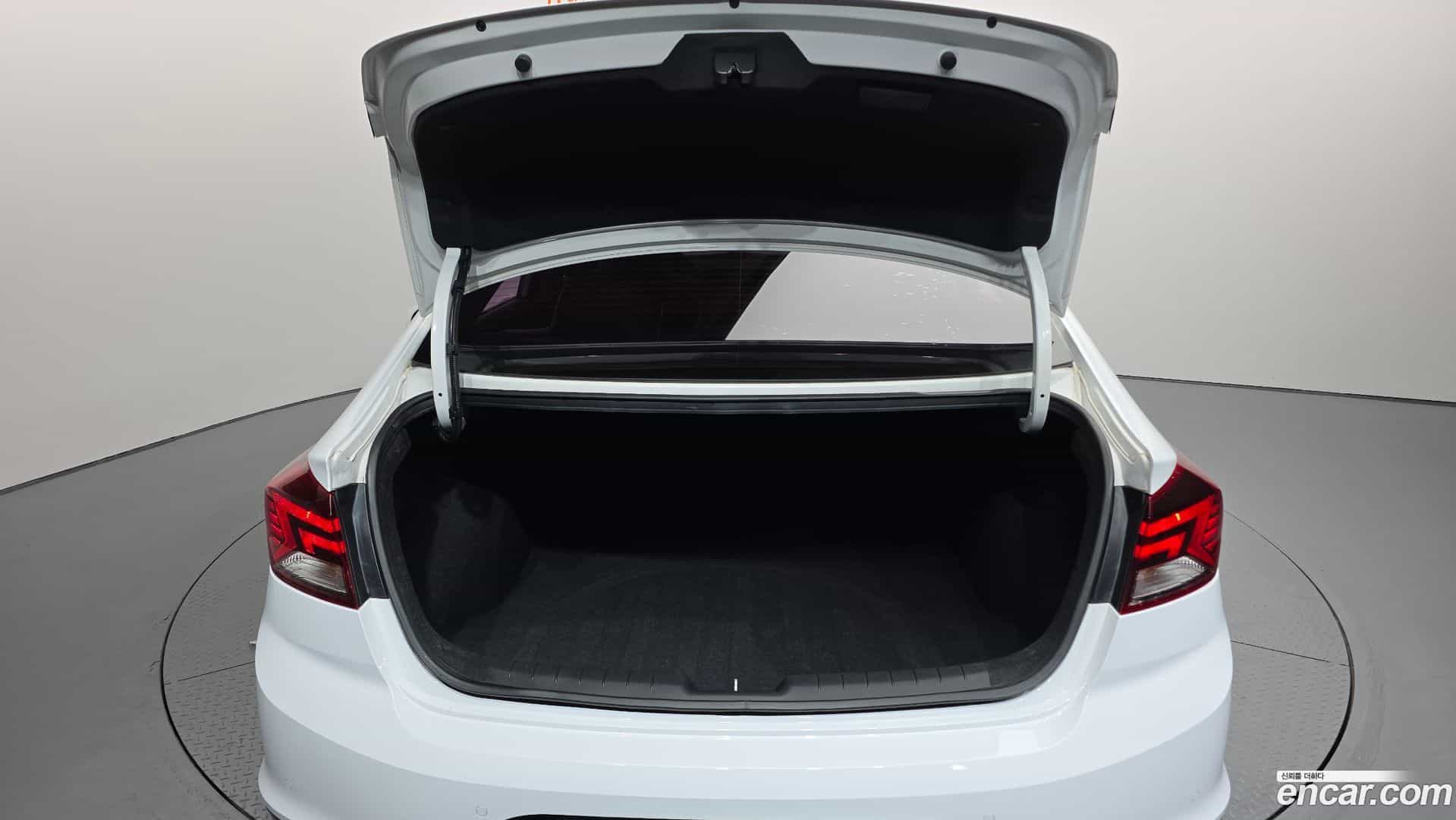 AVANTE Hyundai 2019.6-OPTION-024