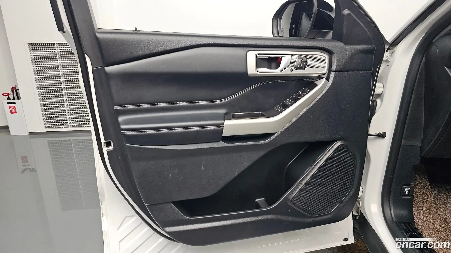 Explorer Ford 2020.10-INNER-034