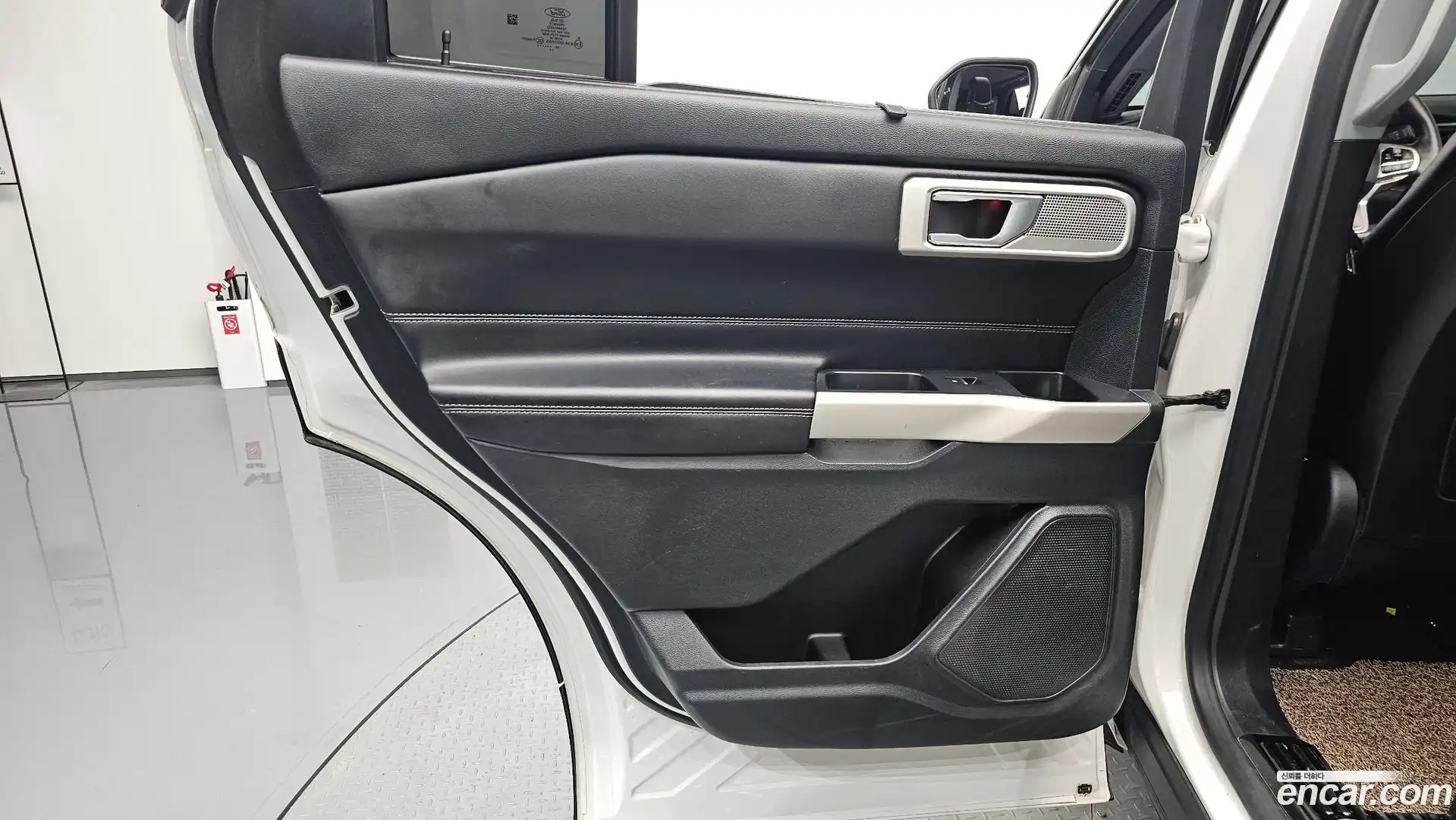 Explorer Ford 2020.10-INNER-035