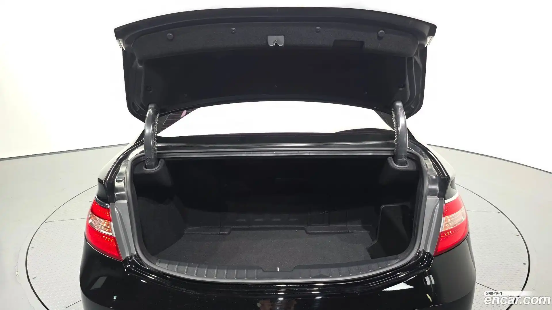 Grandeur Hyundai 2015.9-OPTION-024