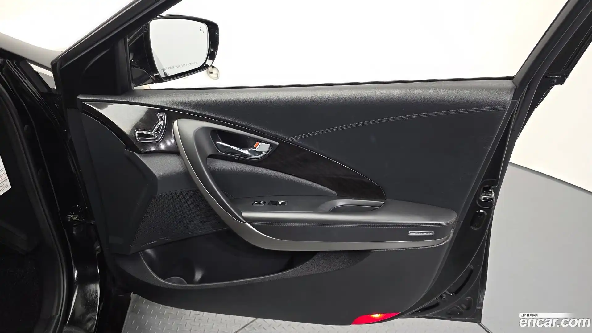 Grandeur Hyundai 2015.9-INNER-034