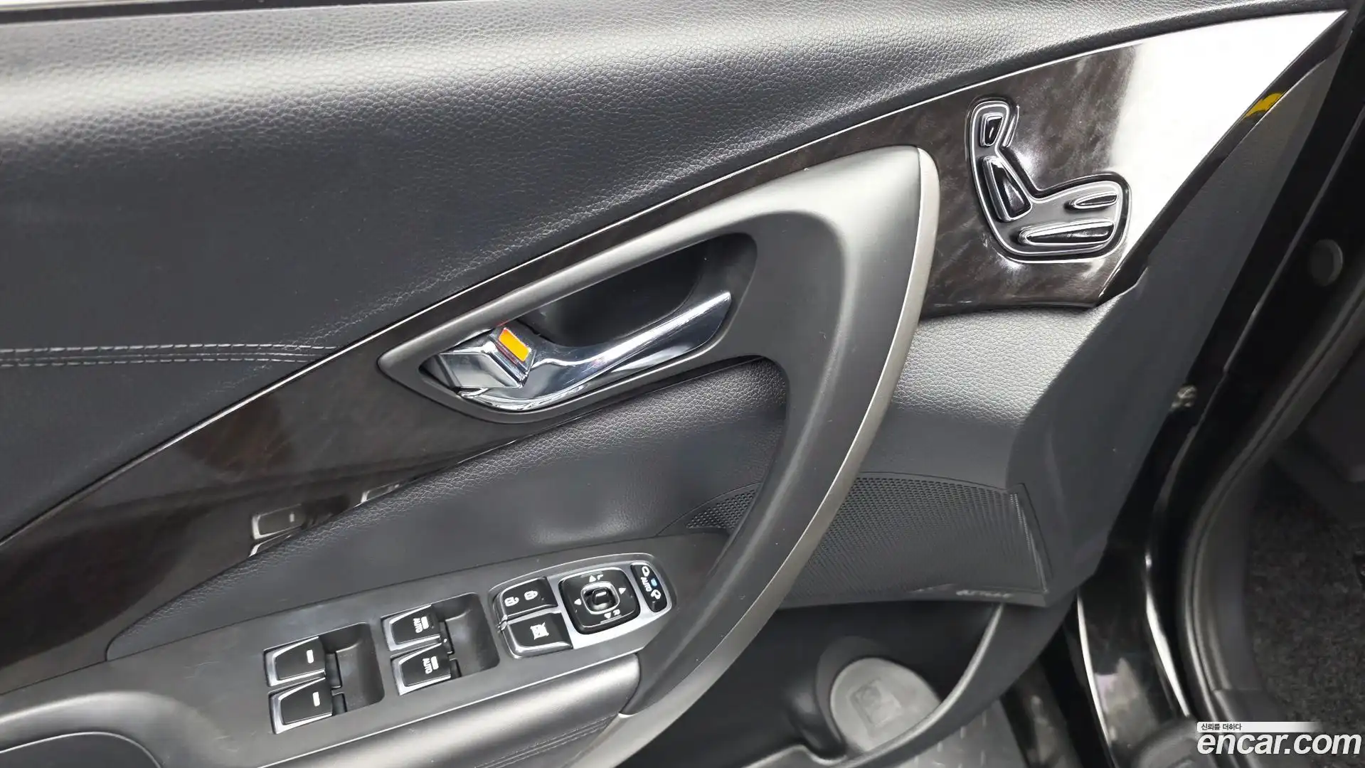Grandeur Hyundai 2015.9-OPTION-043