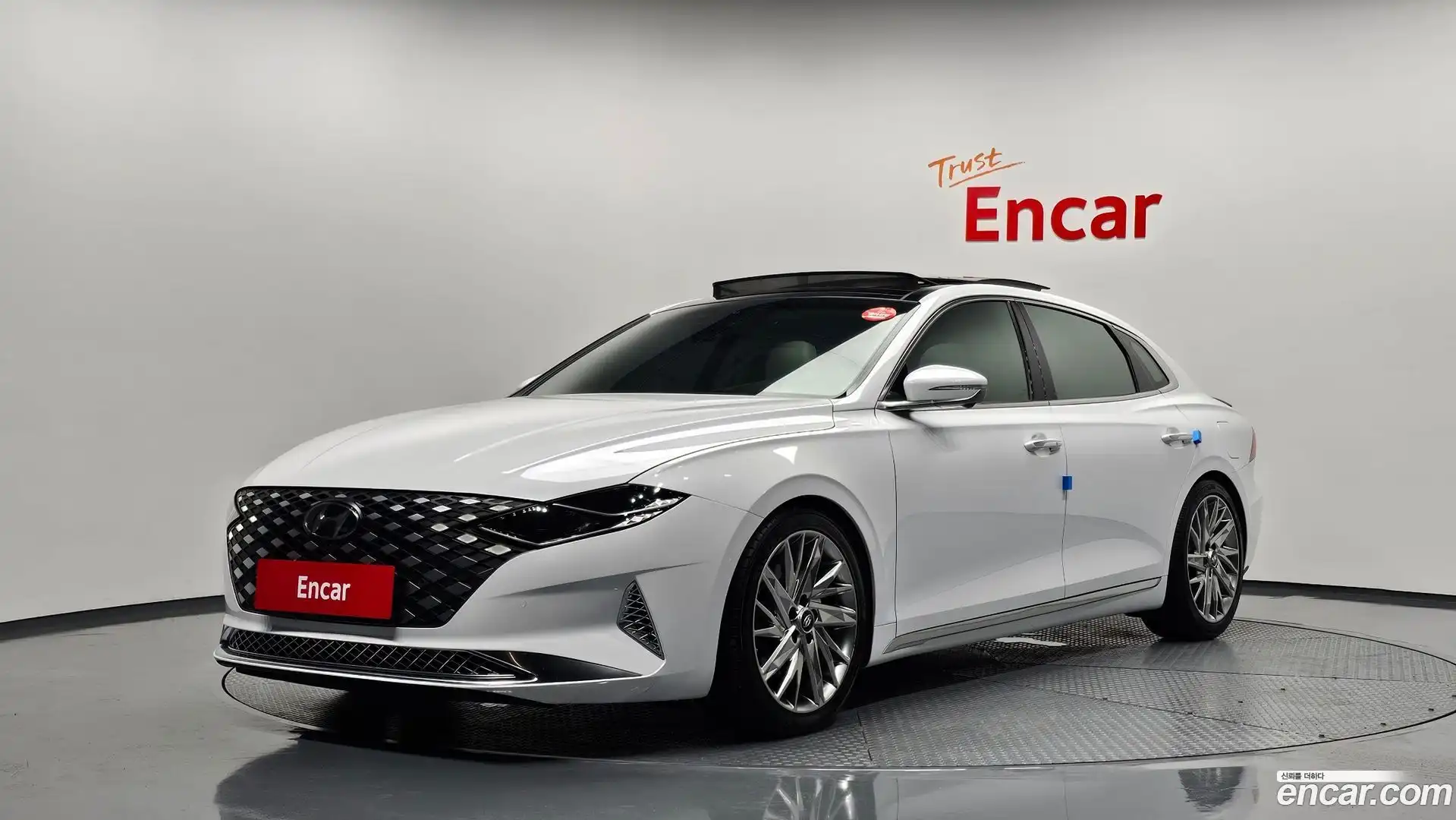 Grandeur Hyundai 2022.2-OUTER-001